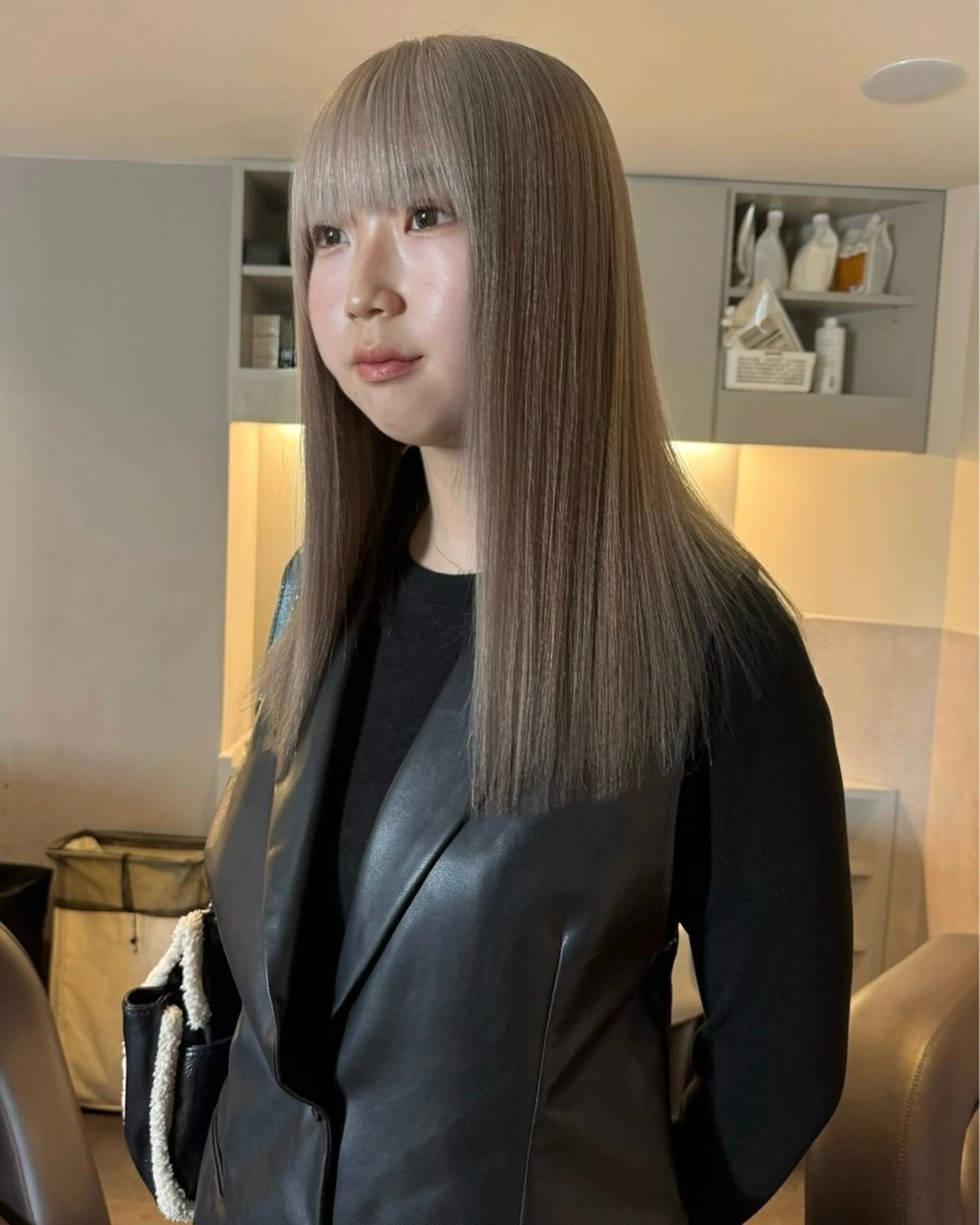 ミディアム カラー ベージュカラー ブリーチ ホワイトベージュ ヘアカラー トリートメント RAIMA ケアハイトーンのヘアスタイル