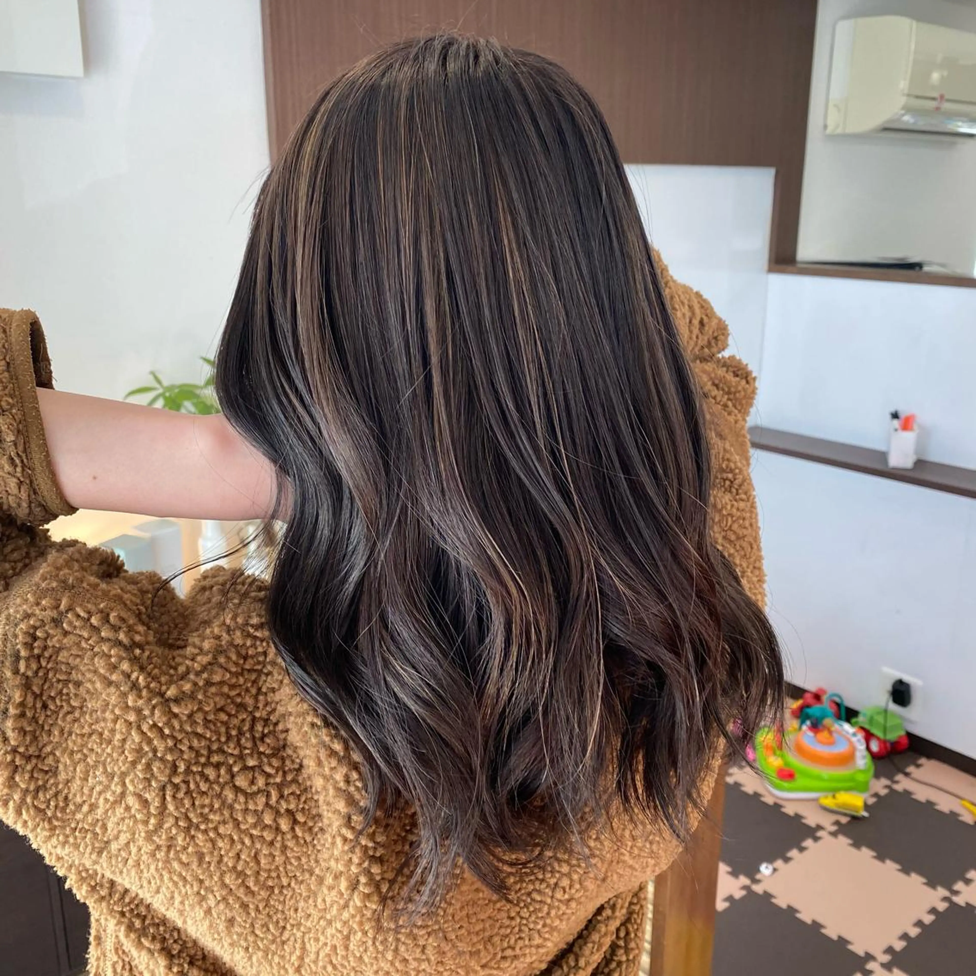 セミロング カラー ハイライトカラー ハイライト 堀内 七海のヘアスタイル