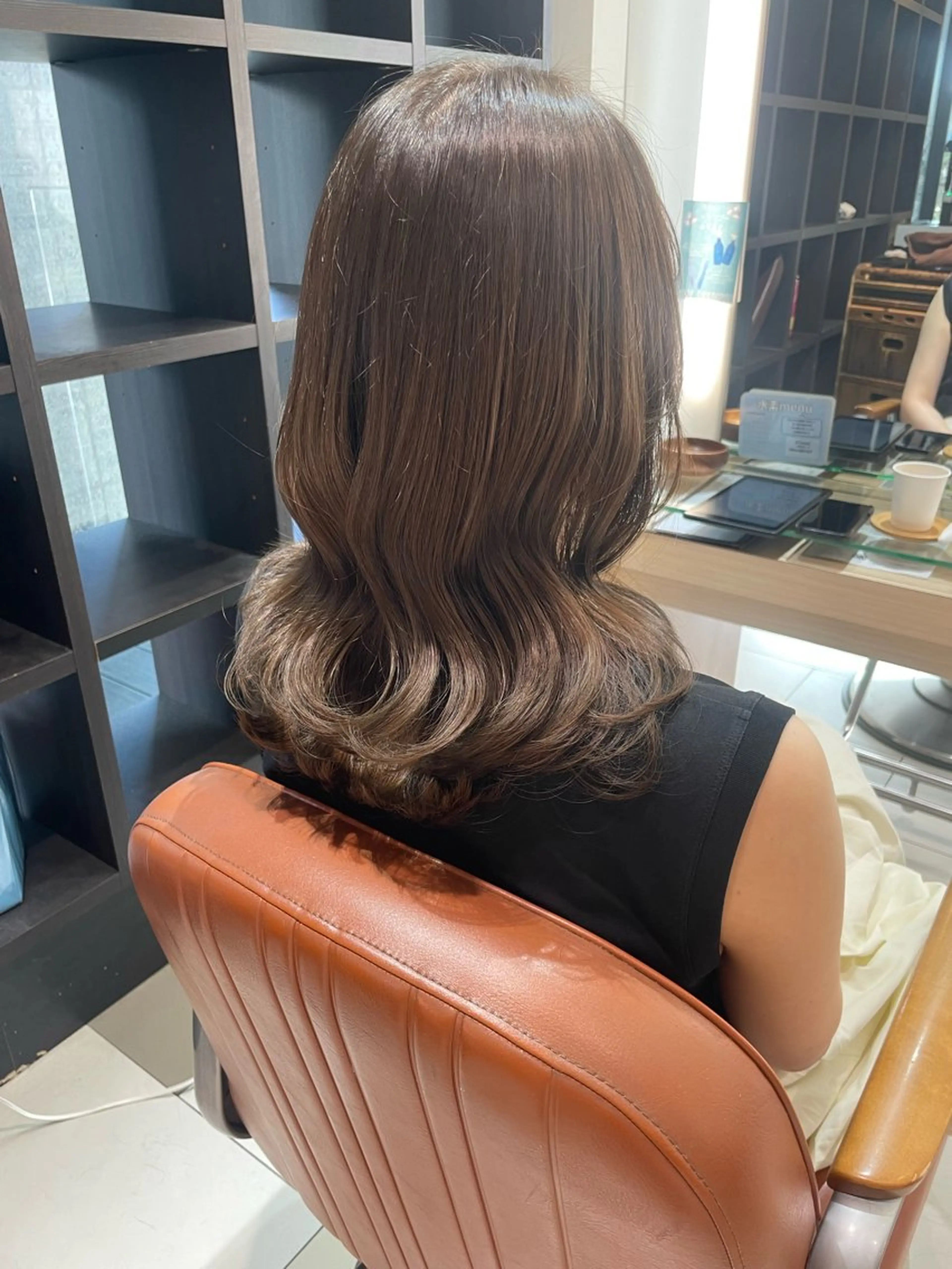 ミディアム カラー ベージュカラー 透明感カラー ダブルカラー ハイライトカラー くびれヘア カット ヘアカラー トリートメント 青沼夏未/オリーブ/ 寒色カラーのヘアスタイル