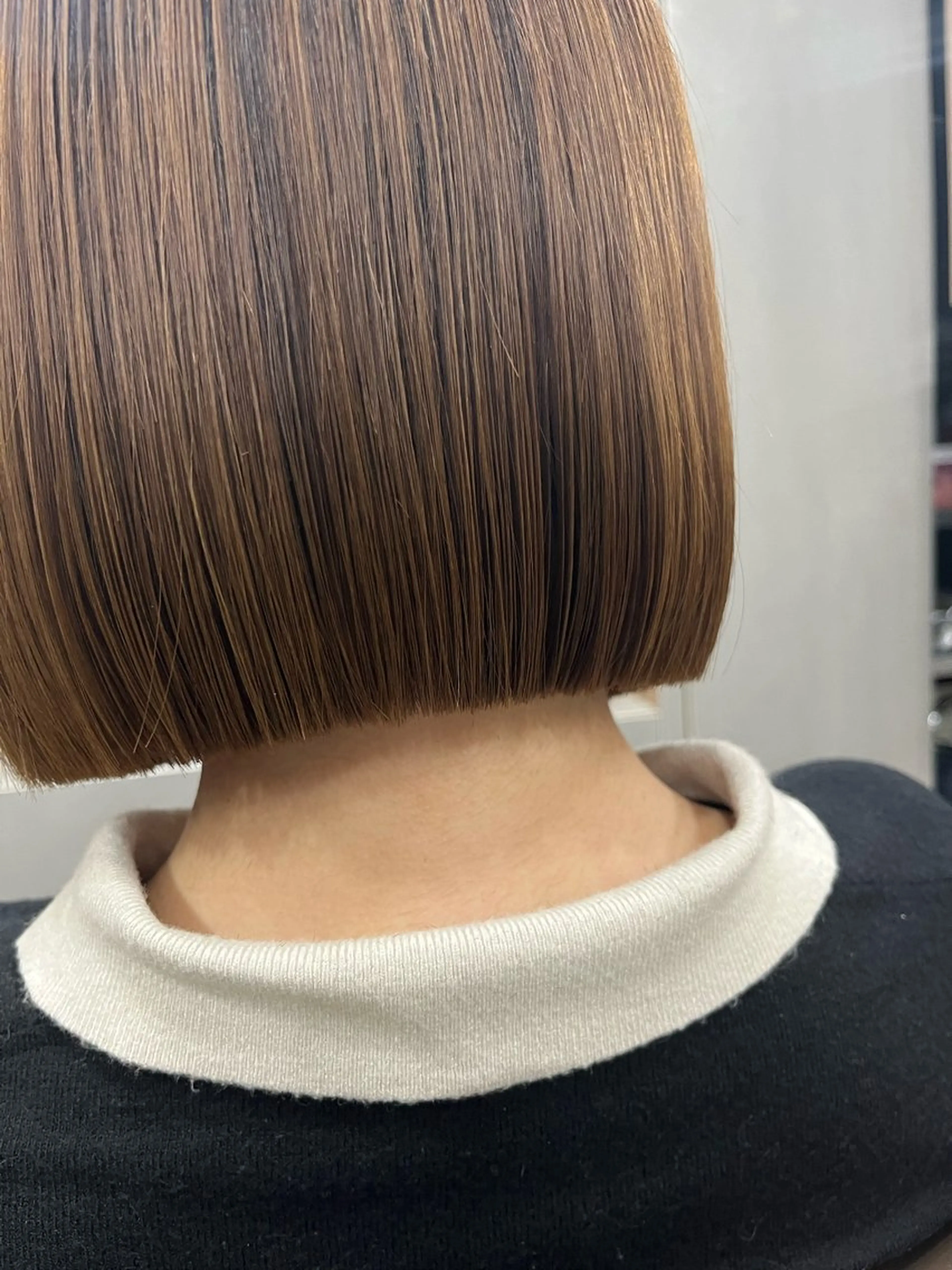 ミディアム カラー 曲がる縮毛矯正 センターパートのヘアスタイル