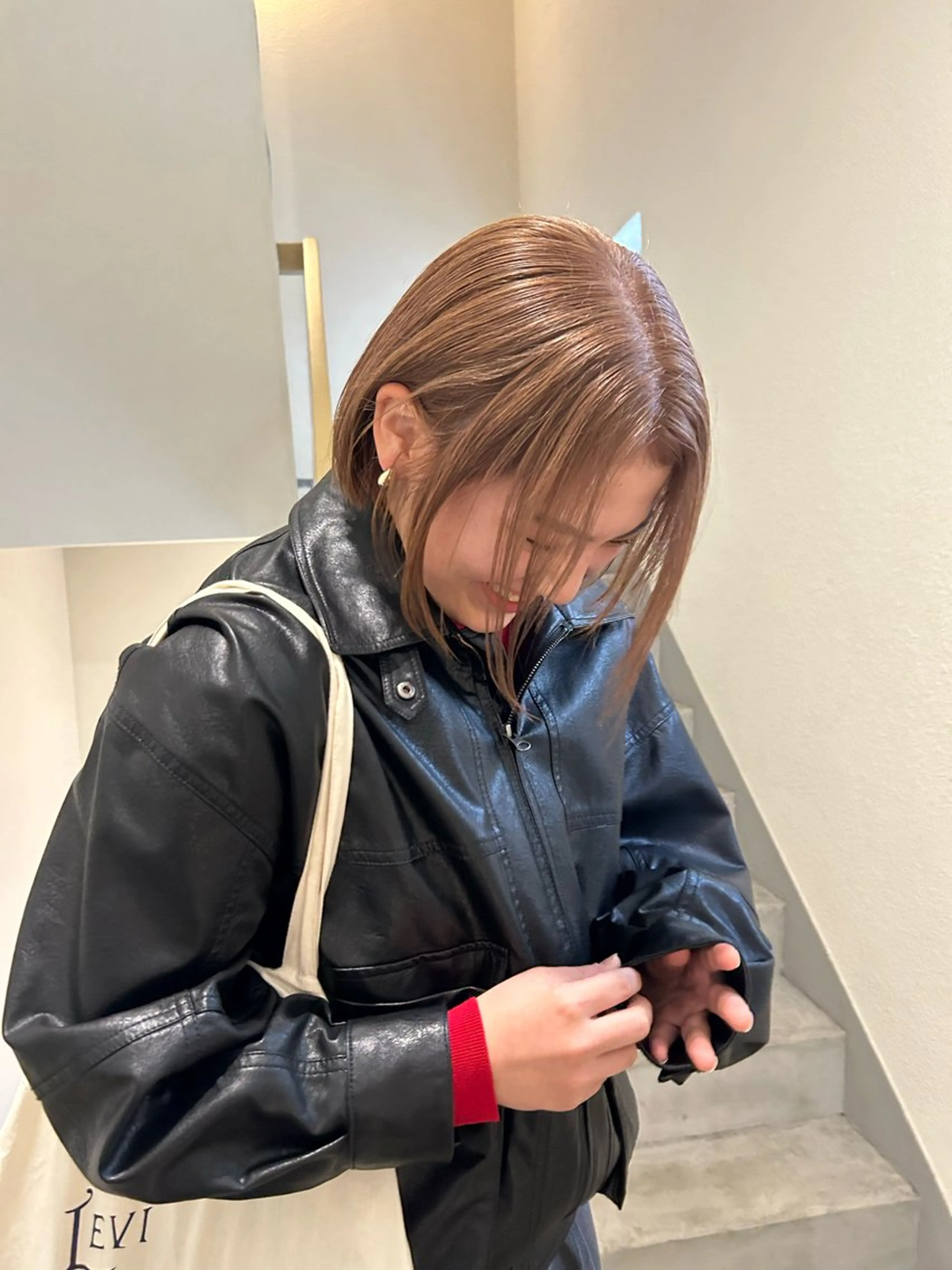 ミディアム カラー sliver マツイ　レンのヘアスタイル