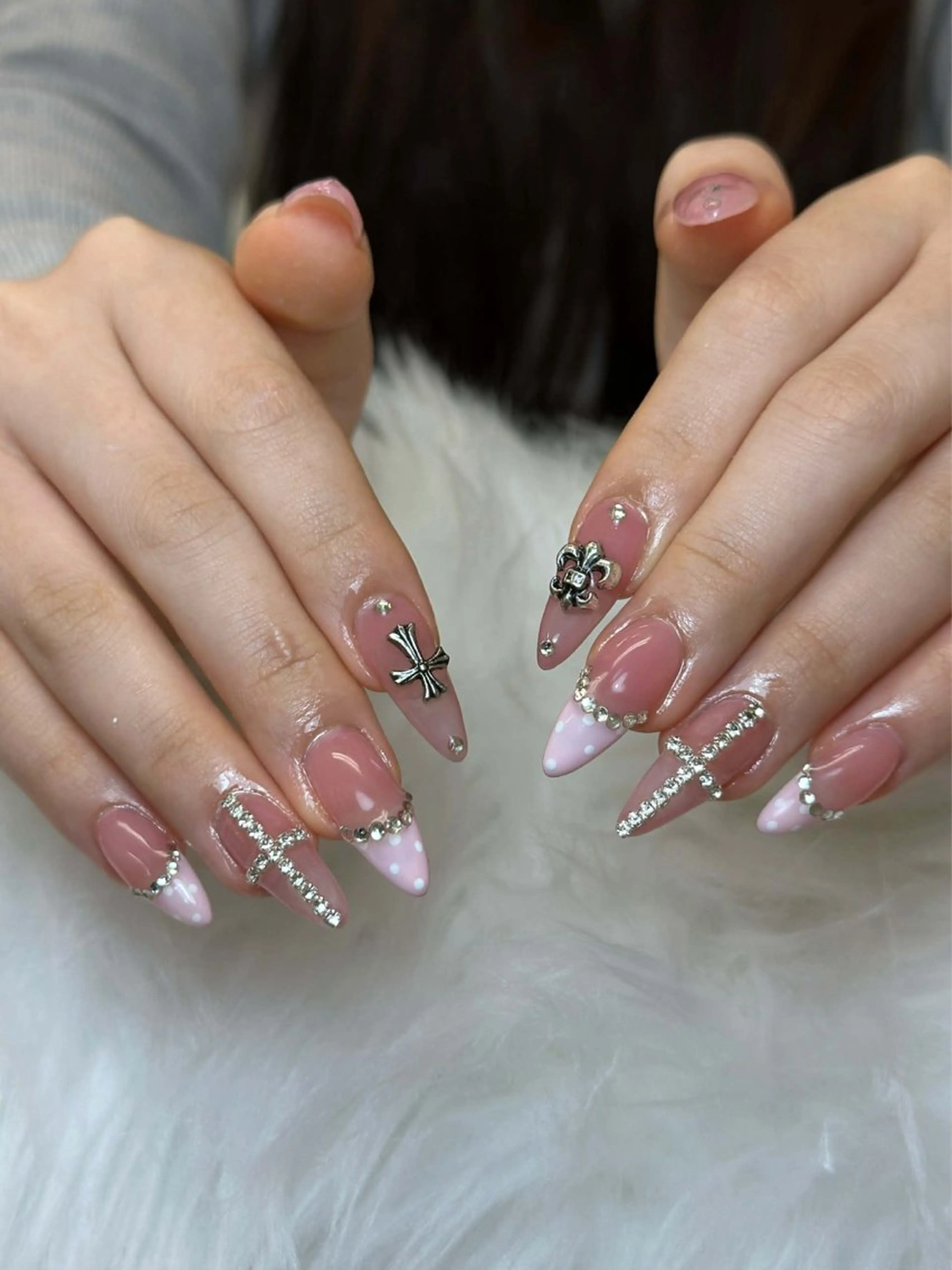 ネイル フレンチネイル ジェルネイル ガーリー 韓国ネイル ロングネイル ハンドネイル タオ チャンのネイルデザイン