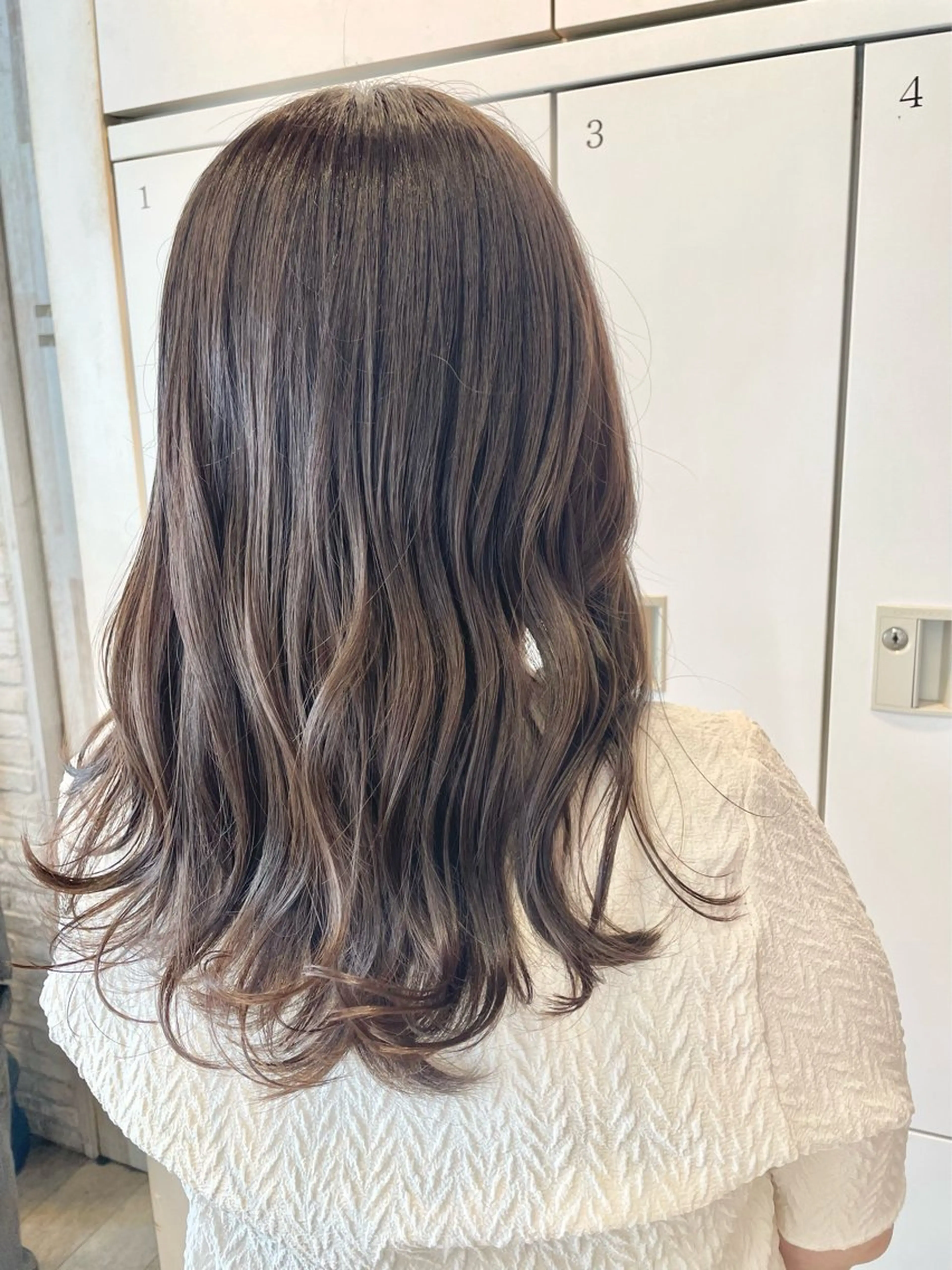 セミロング カラー ベージュカラー ブリーチ ブリーチなしカラー ✨横須賀髪質改善✨️ 加藤 百音のヘアスタイル