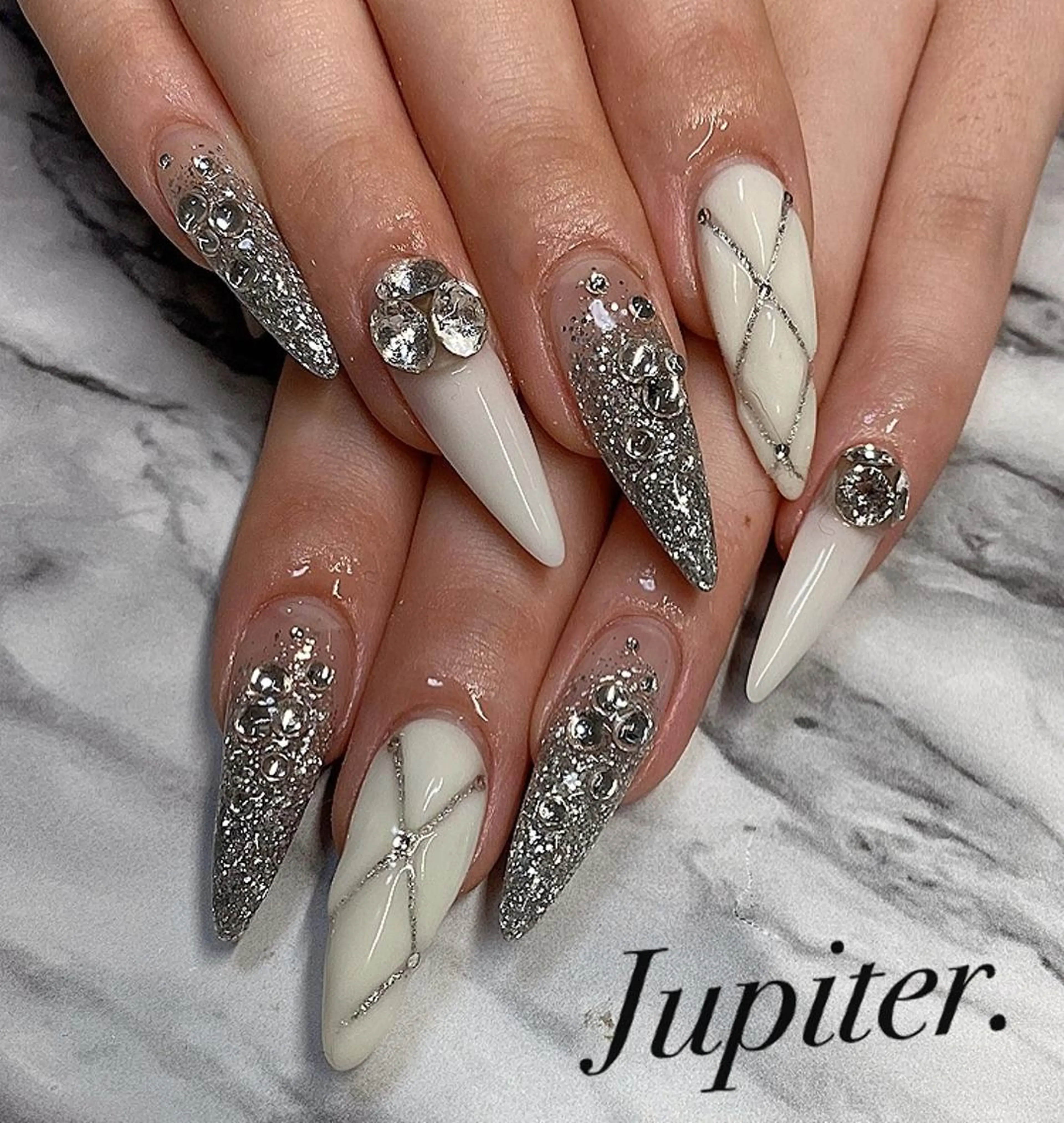 ネイル ストーンネイル Jupiter .のネイルデザイン