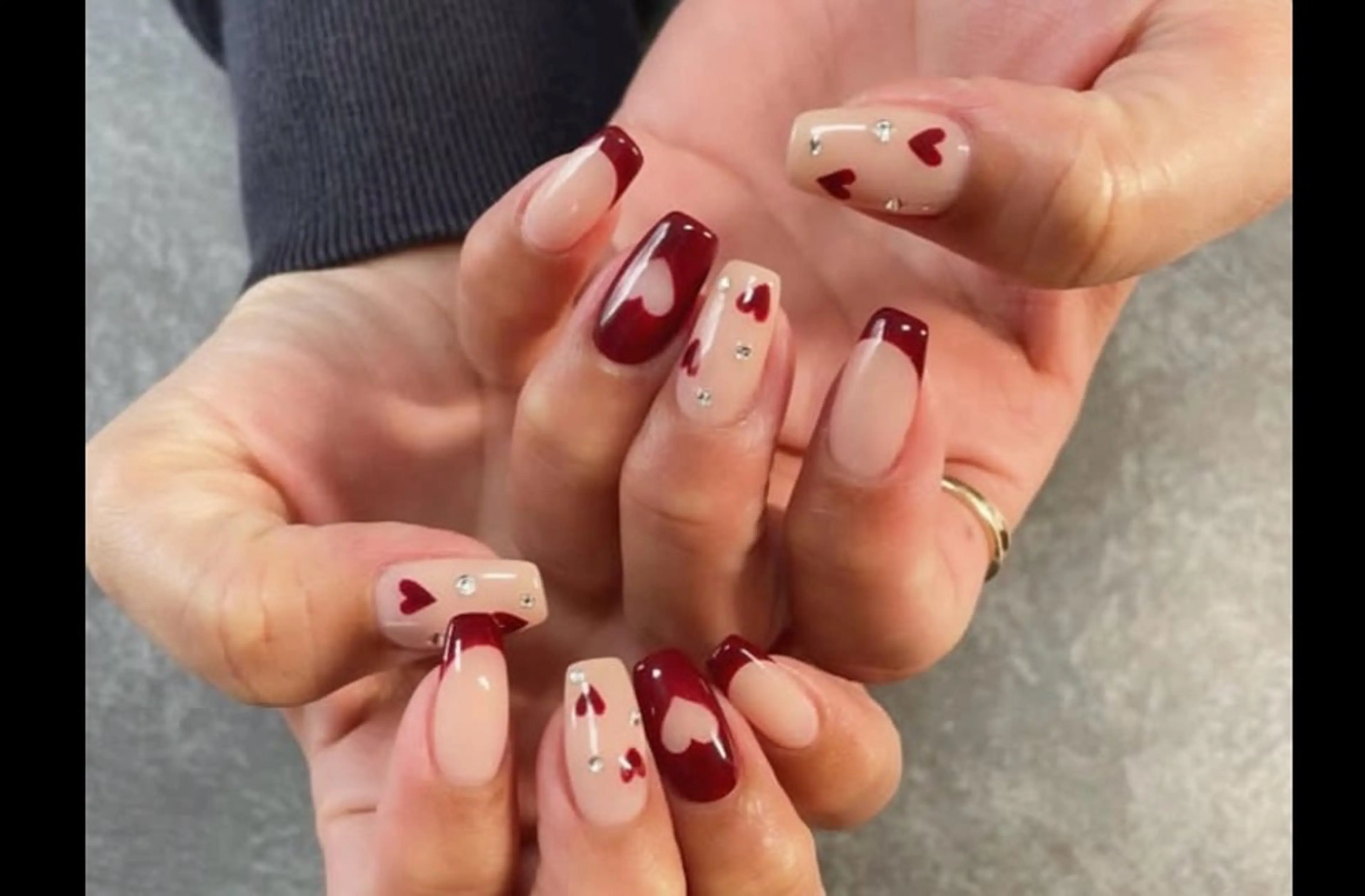 ネイル オーロラネイル 長さ出し フレンチネイル ジェルネイル ガラスフレンチ Rela・S NAILのネイルデザイン