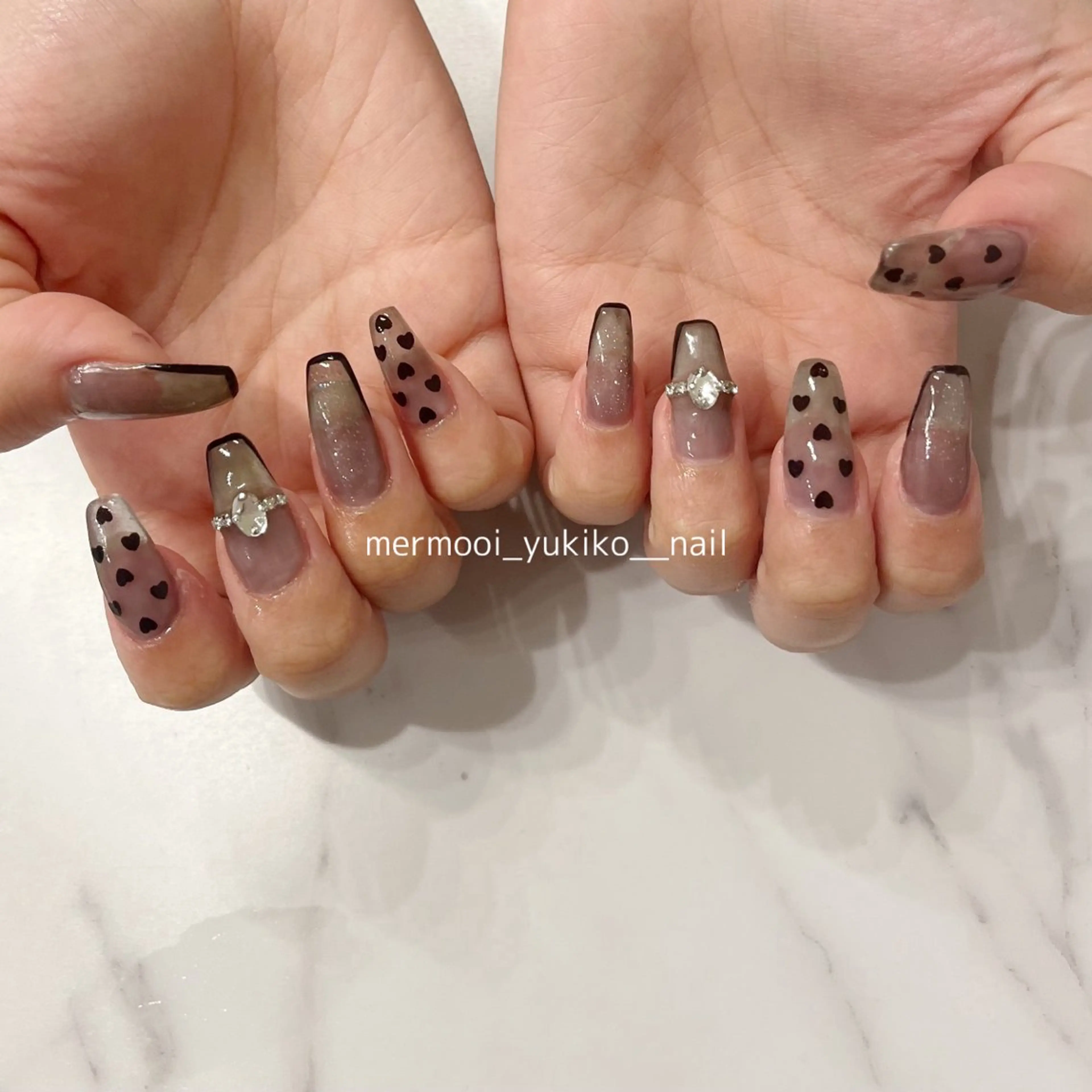 ネイル ガーリー ハート ロングネイル ピンク 赤色 ハンドネイル melumooi nailのネイルデザイン