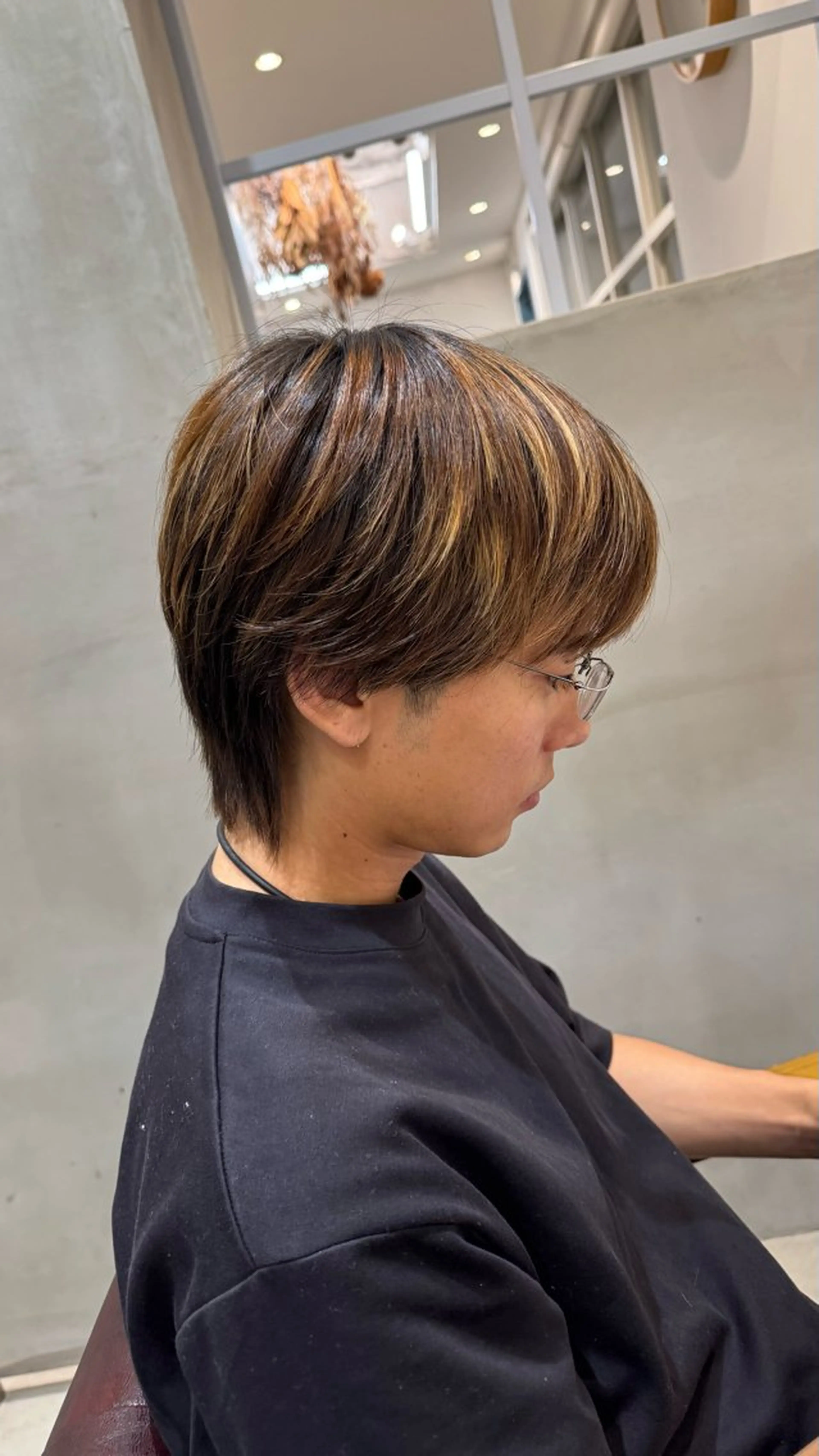 カラー メンズ 切りっぱなしボブ メンズバレイヤージュ メンズブリーチ メンズハイライト メンズハイトーン ほの カラー特化/ ブリーチ/ボブのヘアスタイル