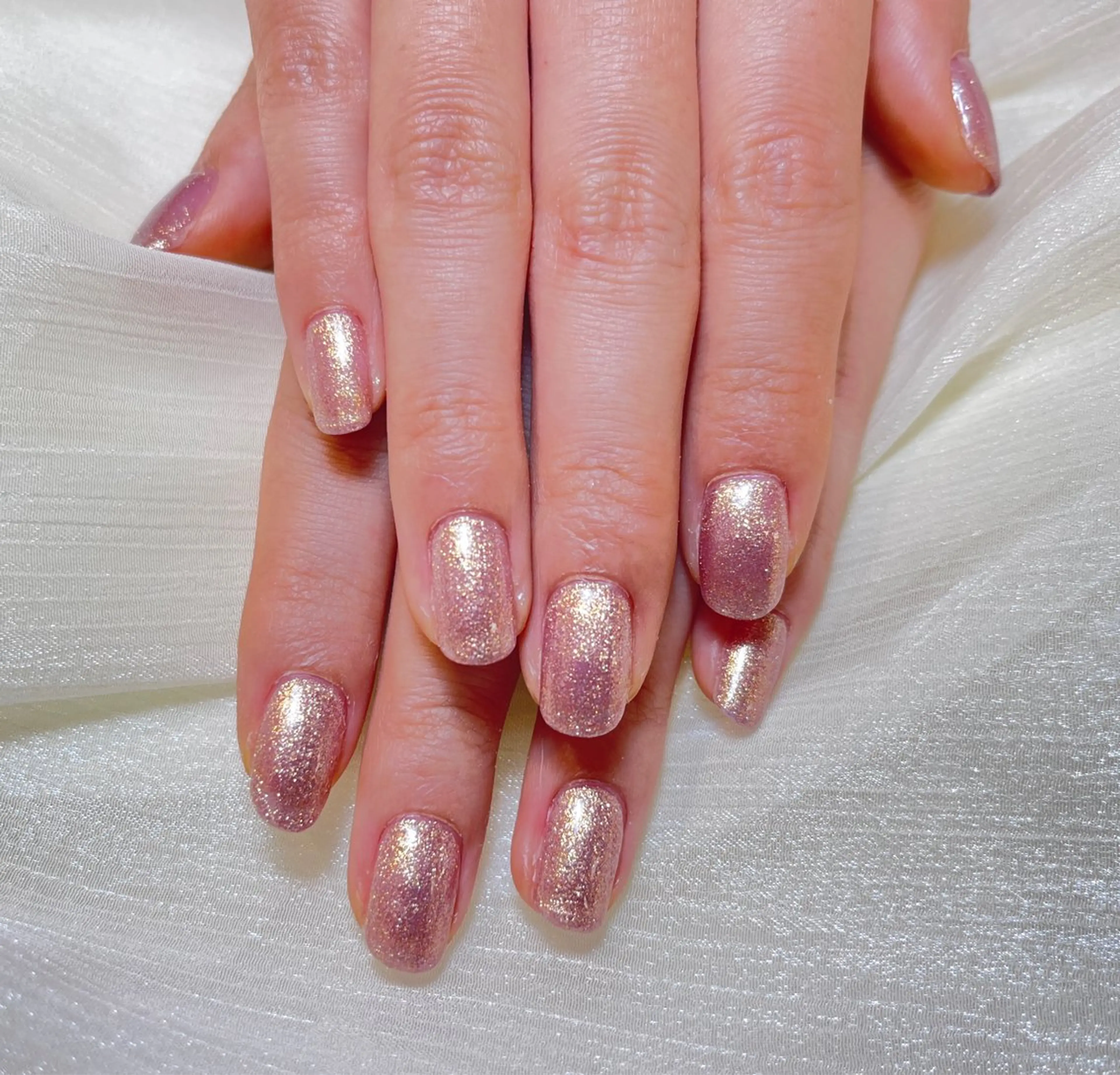 ネイル ラメ(グリッター) オフィスネイル ワンカラーネイル ピンク ピンクベージュ 柊 明凛のネイルデザイン