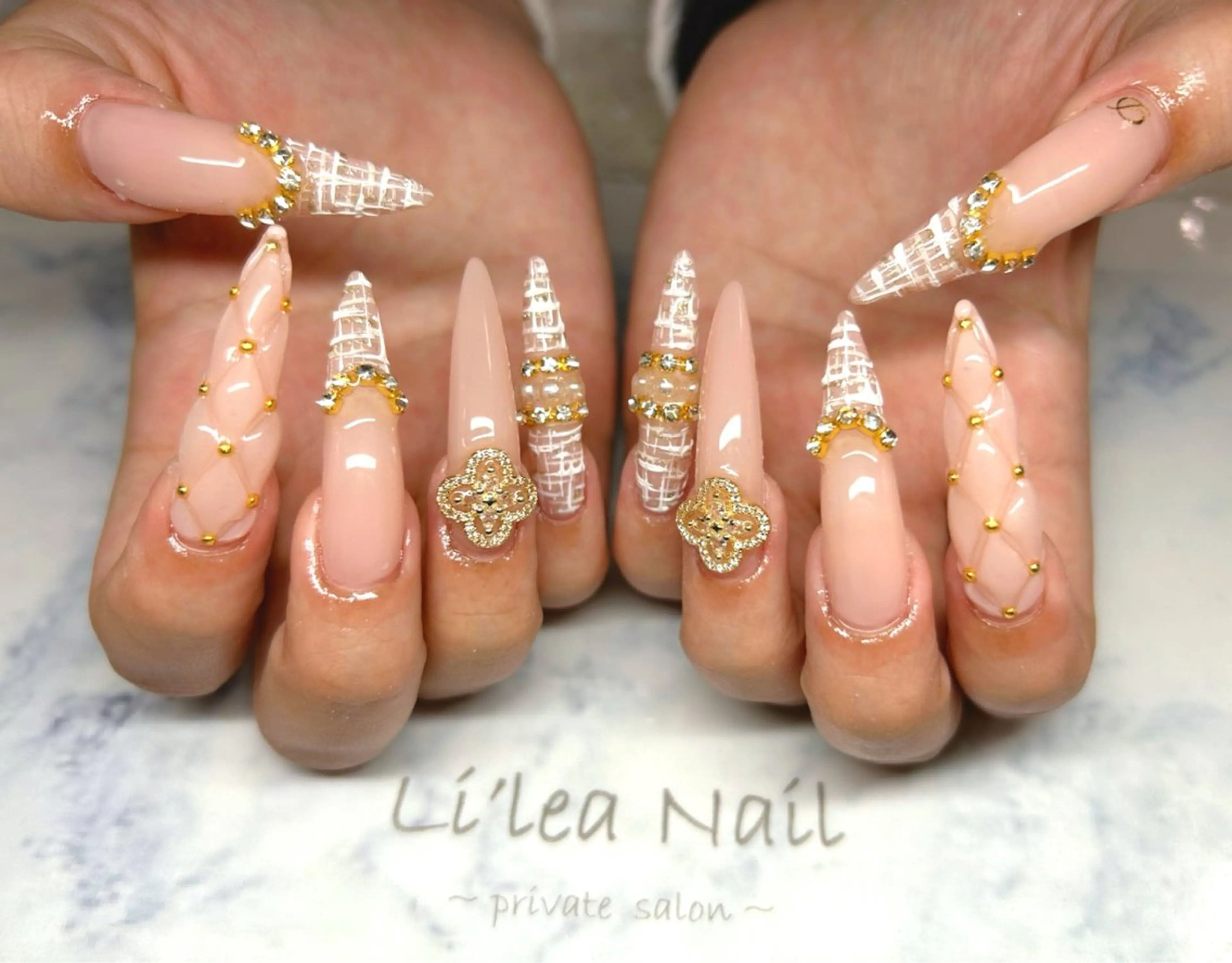 ネイル ハンドネイル Li'leaNail AINAのネイルデザイン