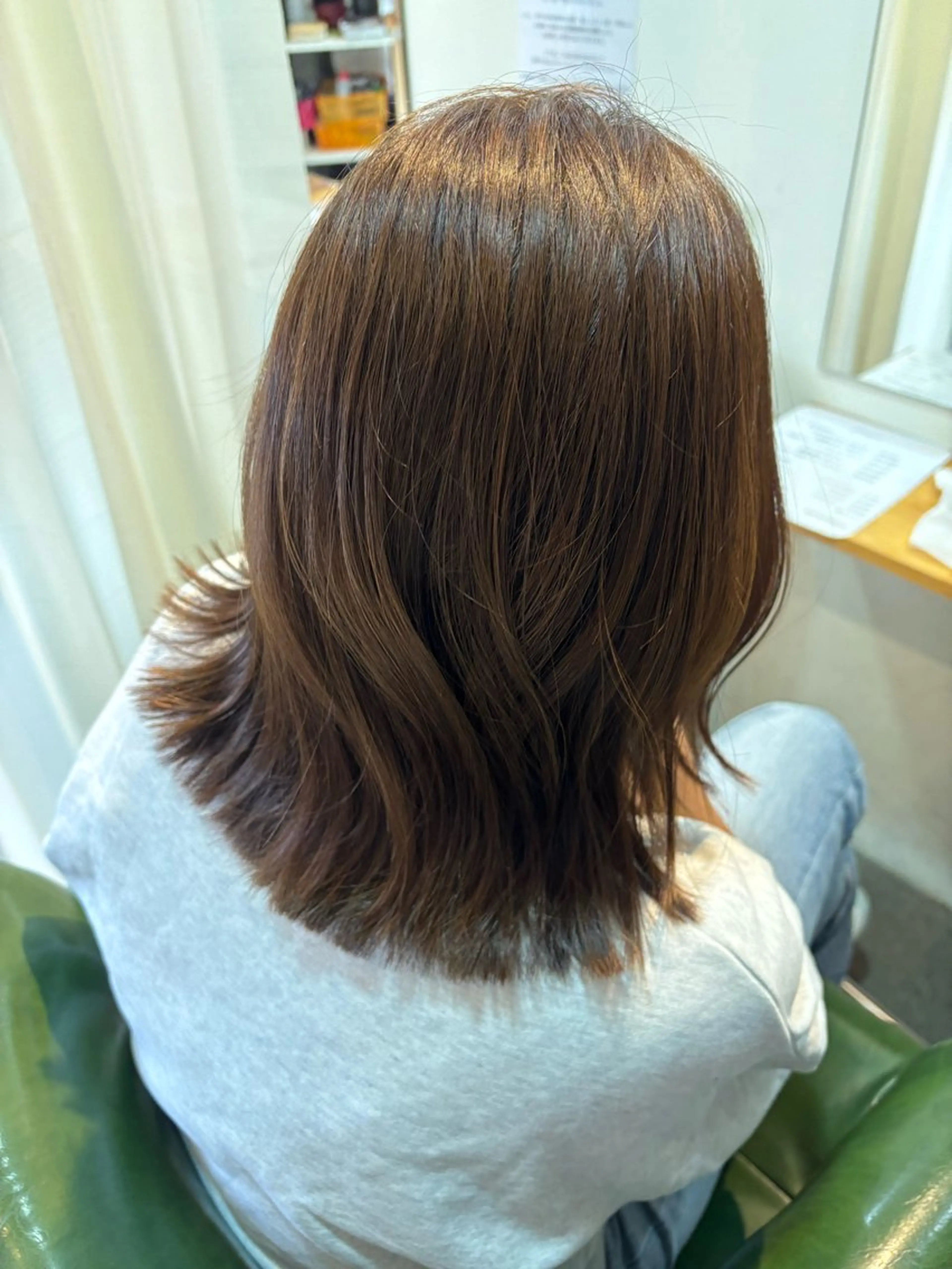 ミディアム カラー カット ヘアカラー ヘアーロウル ニコラのヘアスタイル