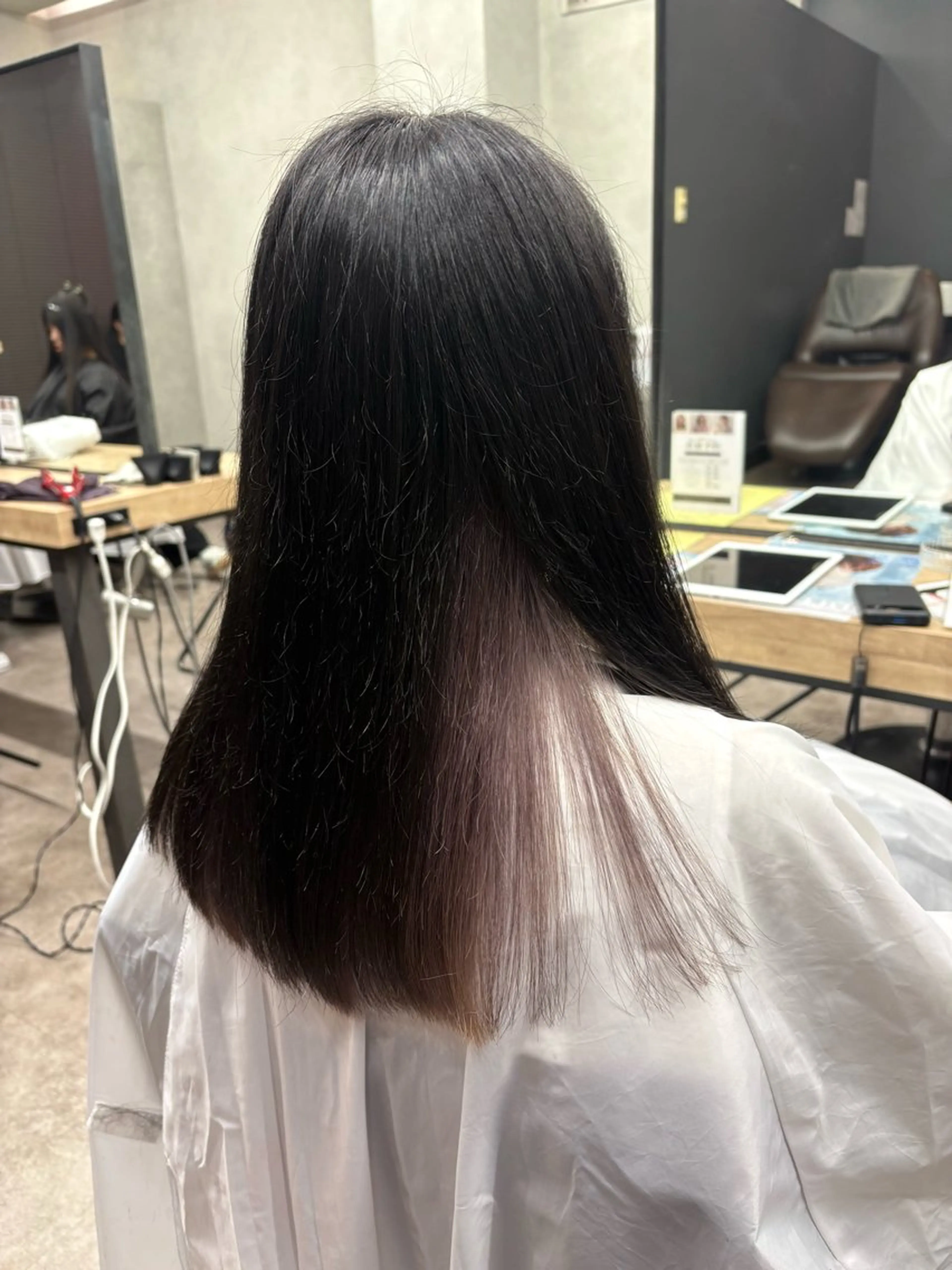 ロング カラー 黒髪 ラベンダーカラー シルバー カット ヘアカラー トリートメント ナルミ ケイスケのヘアスタイル