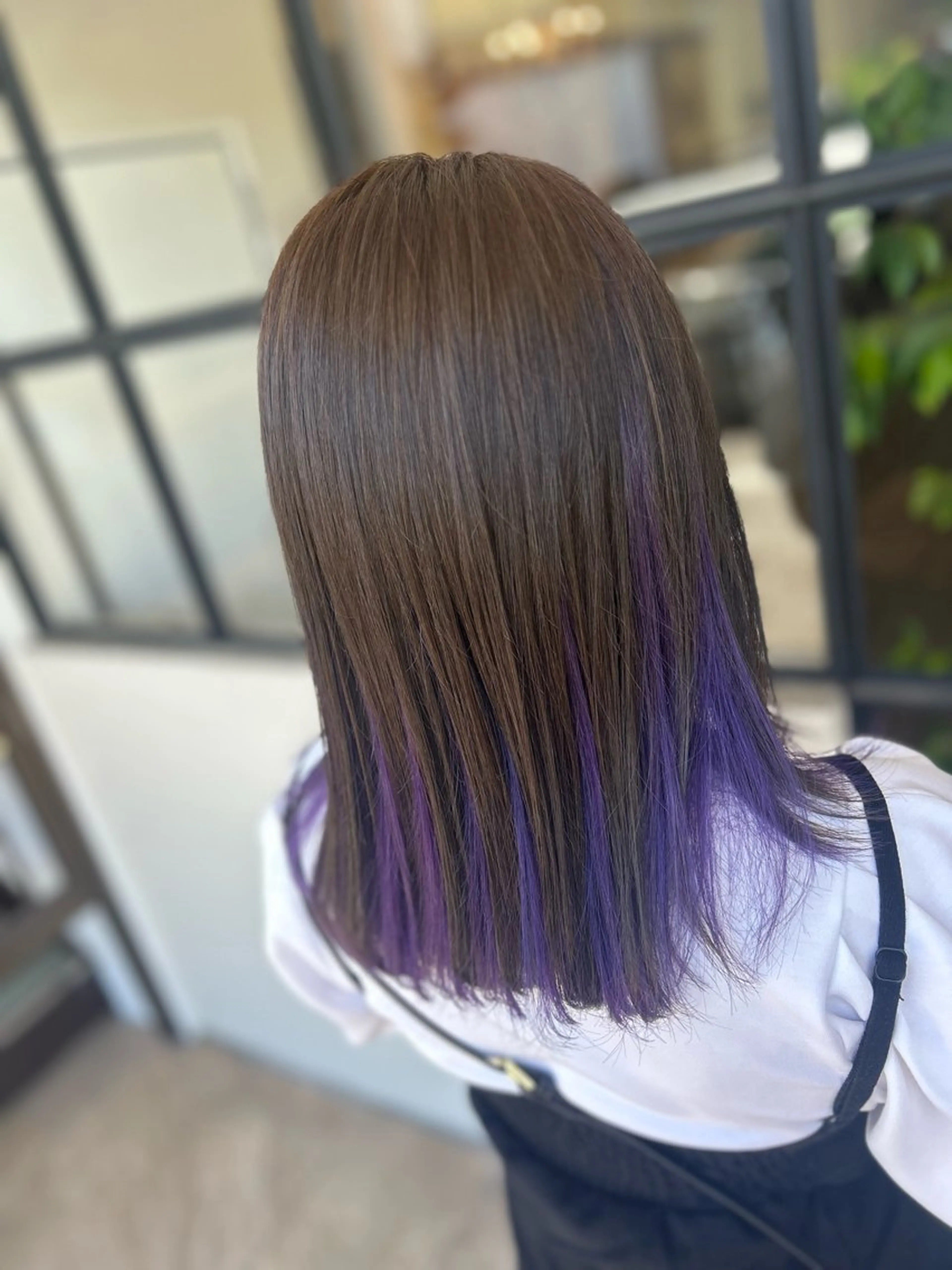 セミロング カラー ブリーチ ブラウンカラー インナーカラー パープルカラー カット ヘアカラー 井上 花音のヘアスタイル