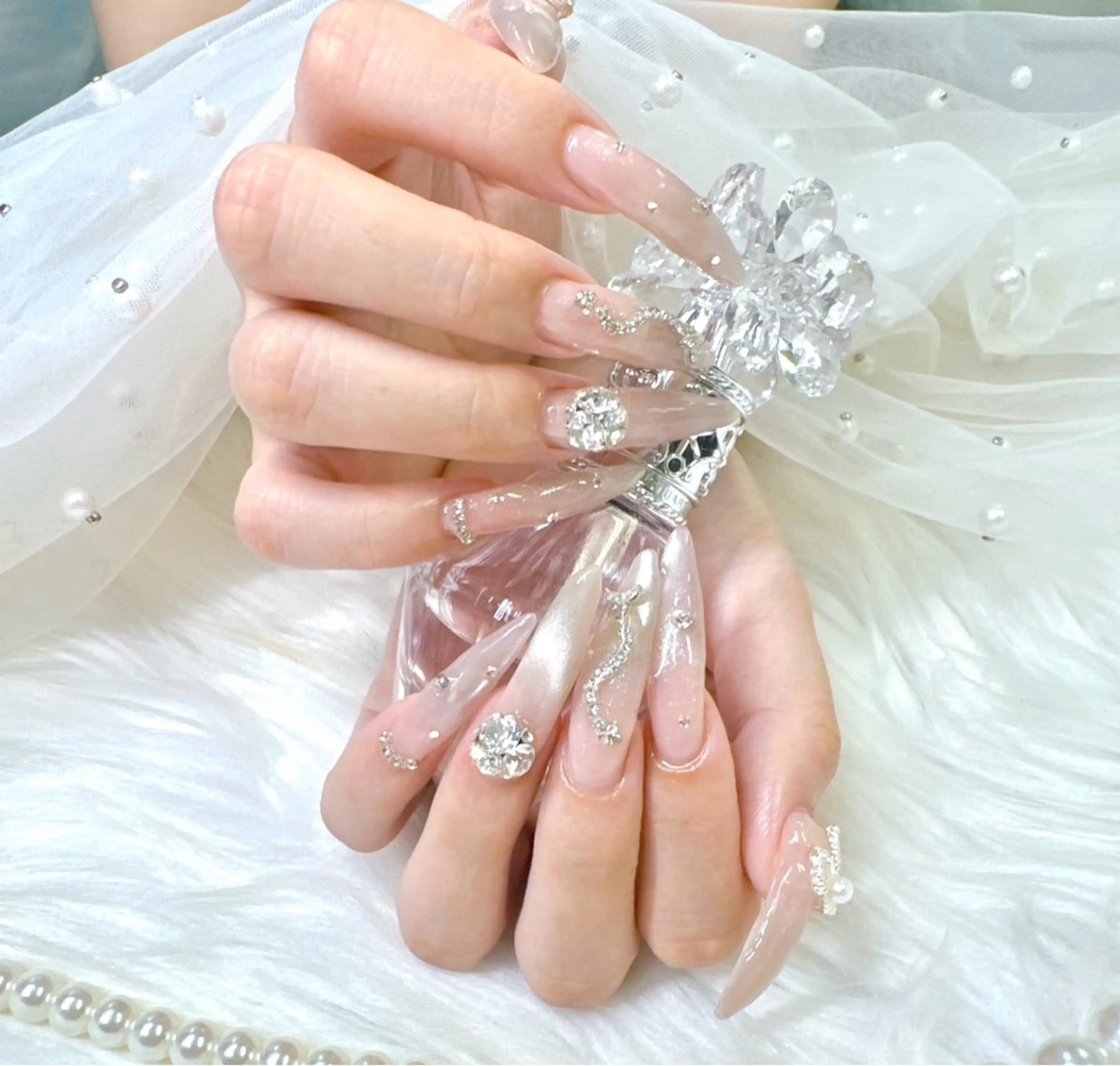 ネイル ジェルネイル キラキラネイル ロングネイル マグネットネイル ワンカラーネイル ハンドネイル Queeens nailのネイルデザイン