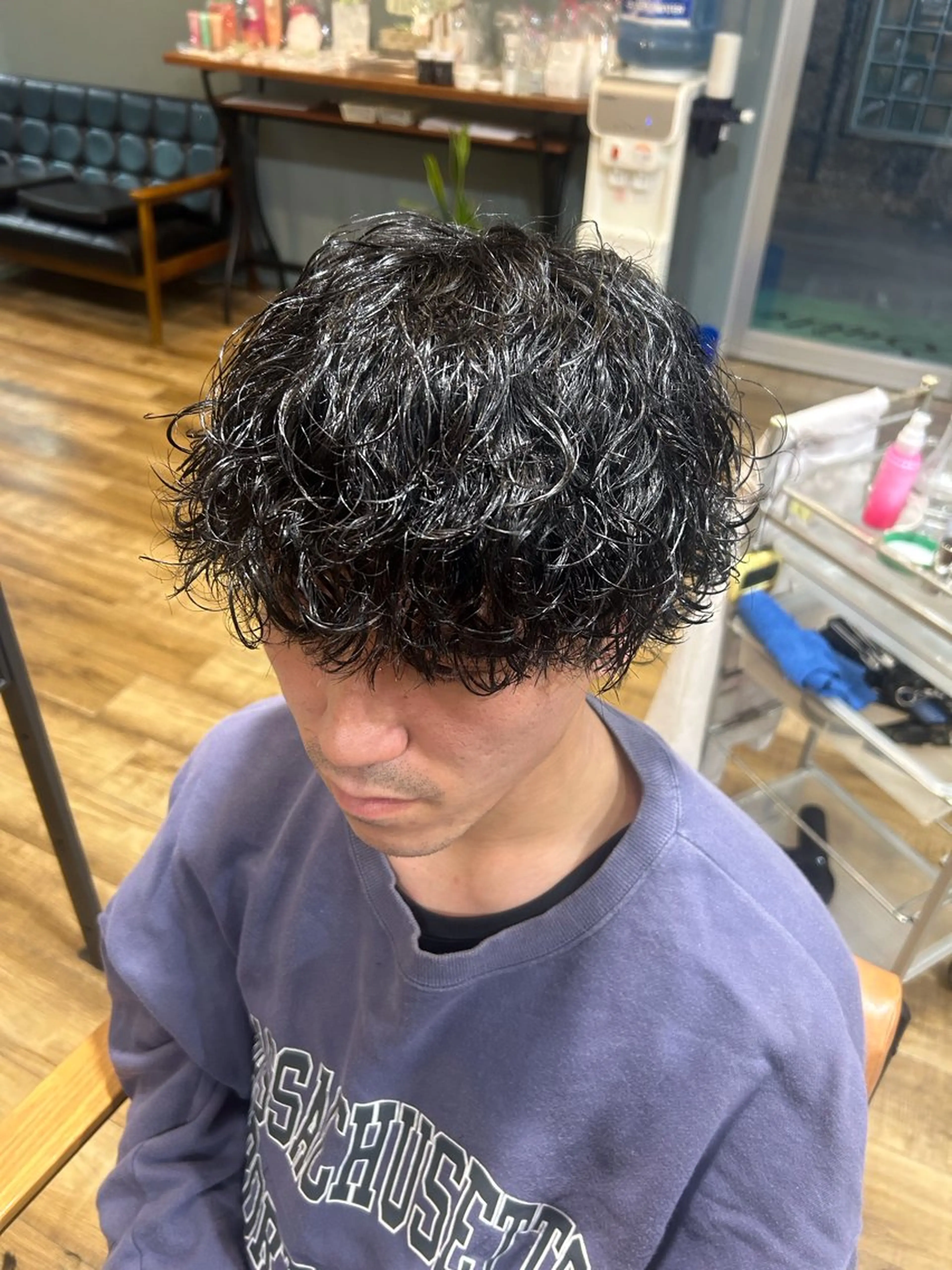 ミディアム パーマ メンズ ミディアムパーマ メンズパーマ 波巻きパーマ カット パーマ 鶴田 将清のヘアスタイル