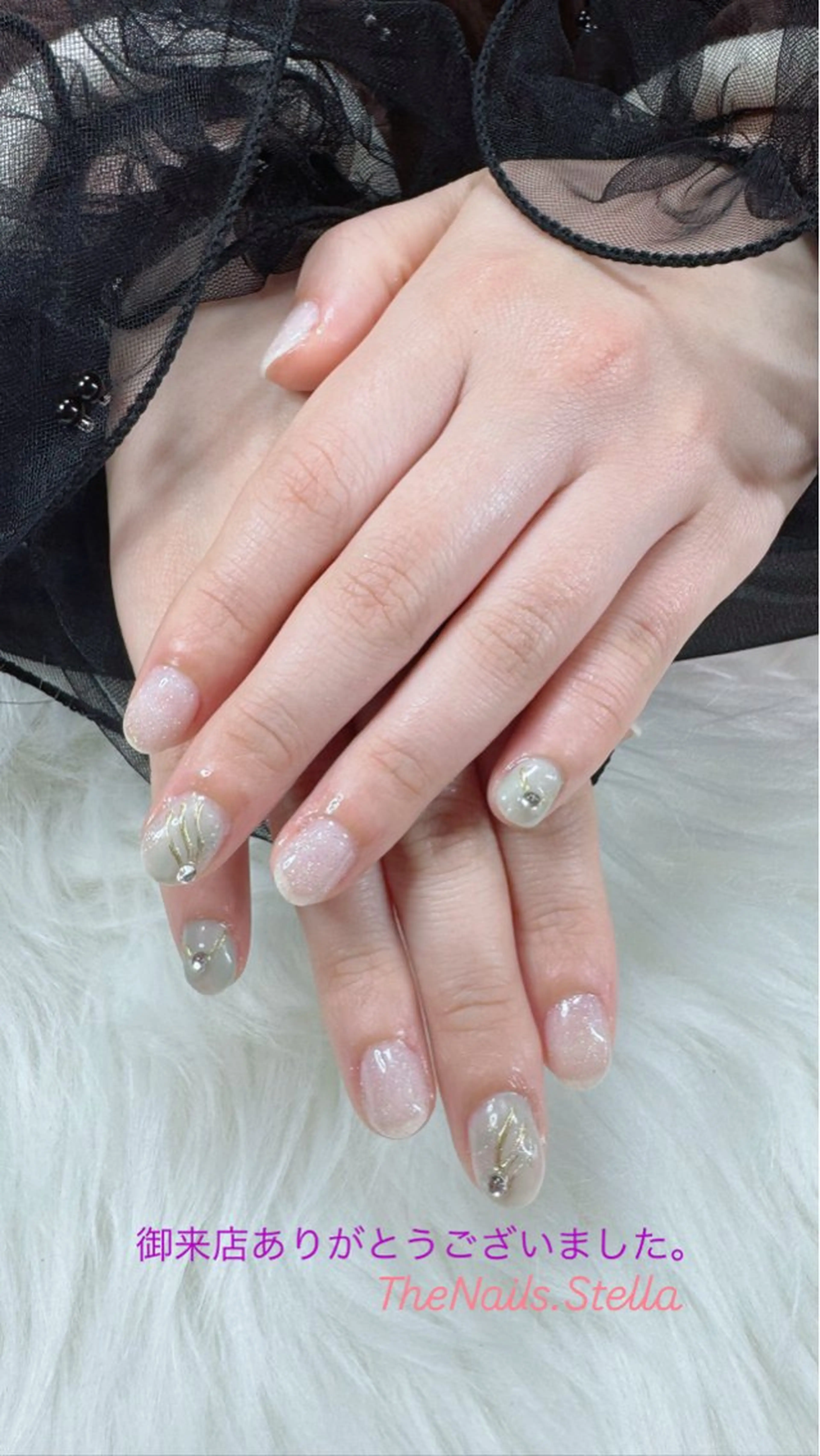 ハンドネイル💅ミラー簡単アート2本🎀パーツ4本ワンカラ2色まで, 持ち込みデザインOKです。オフ別料金です。の写真