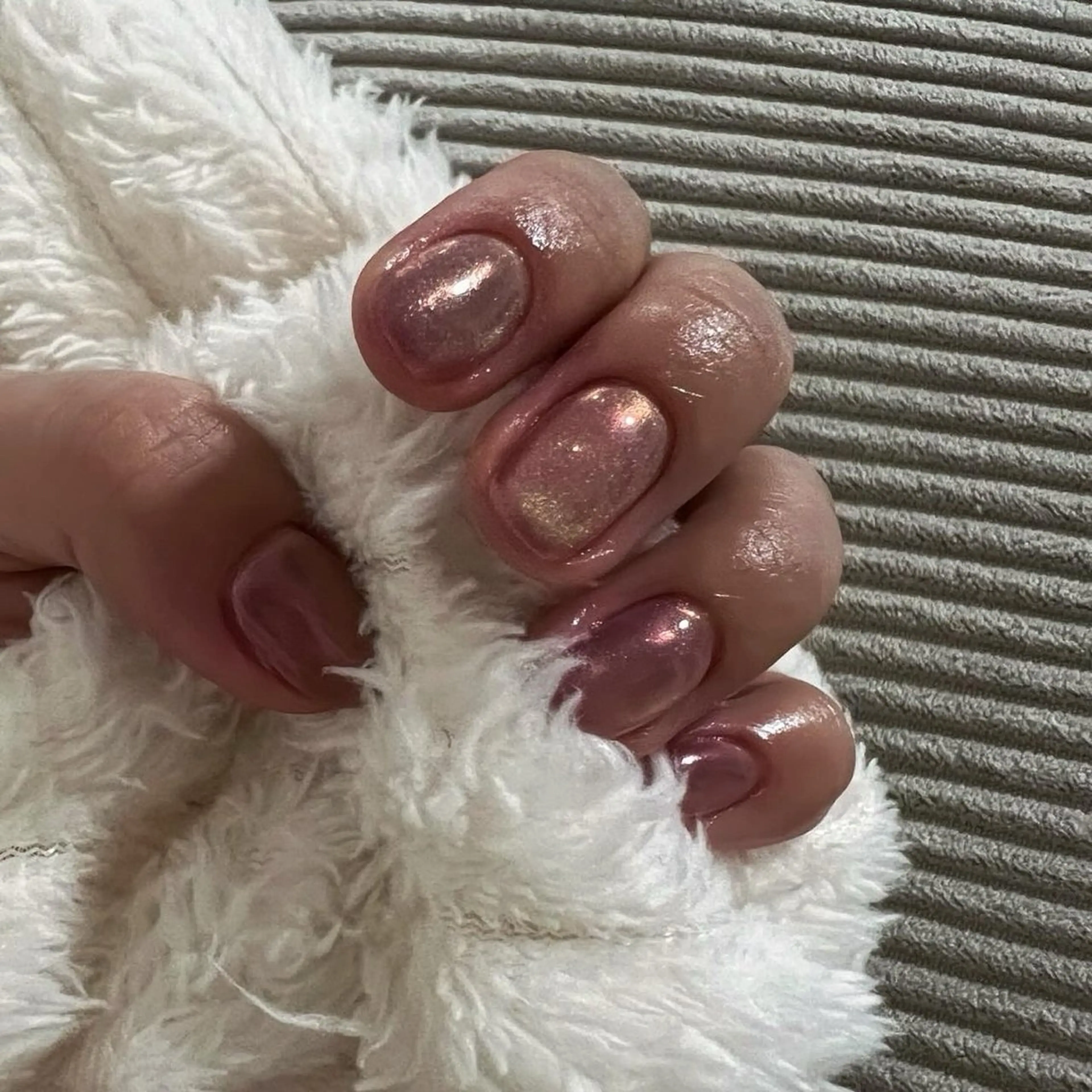 ネイル オーロラネイル 氷ネイル・うるうるネイル キラキラネイル マグネットネイル ワンカラーネイル ハンドネイル MRS/ miyu🎀のネイルデザイン