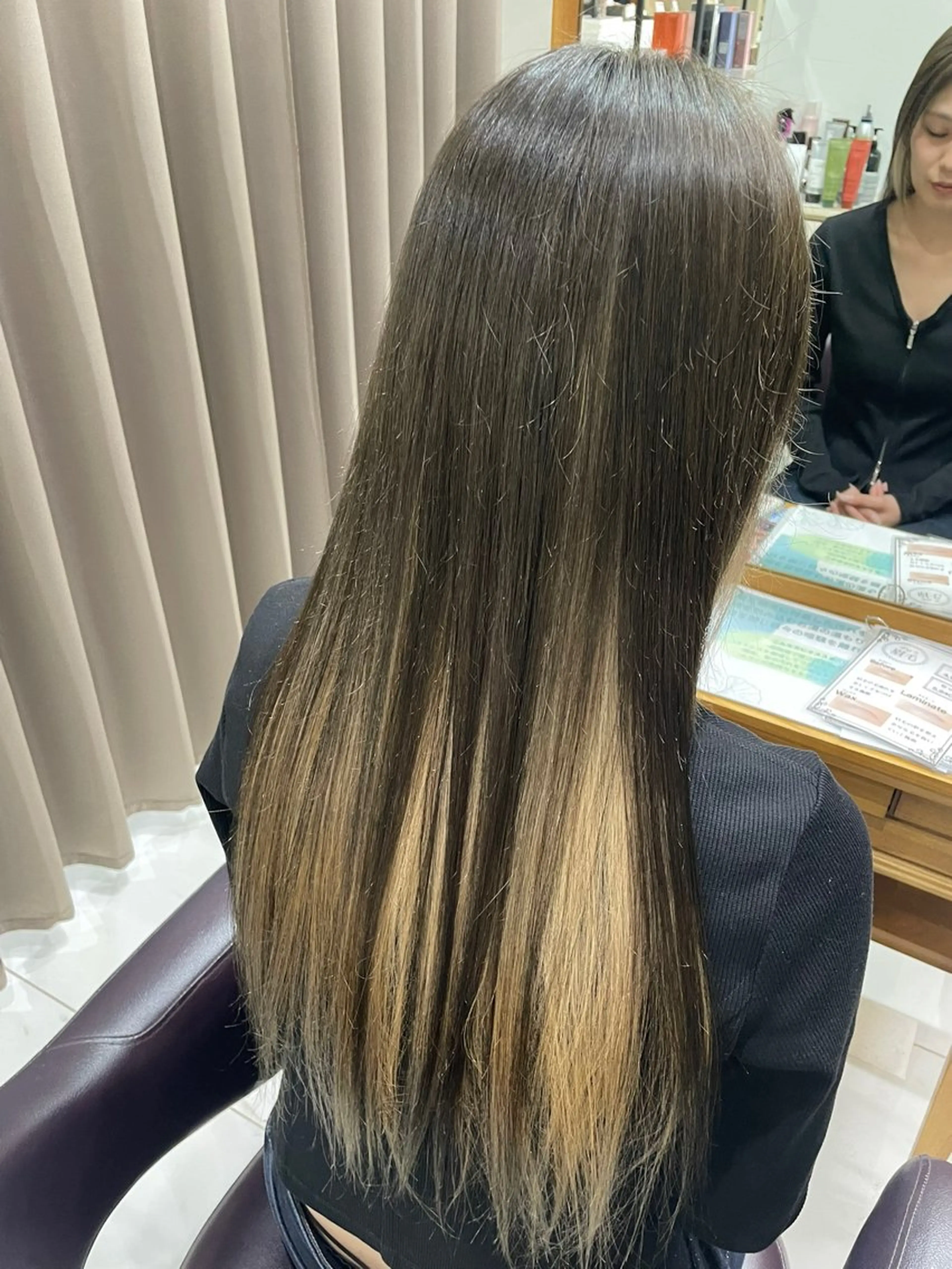 ロング カラー ベージュカラー ブリーチ 顔まわりレイヤー 顔周りカット レイヤーカット GRANDEUR natsukiのヘアスタイル