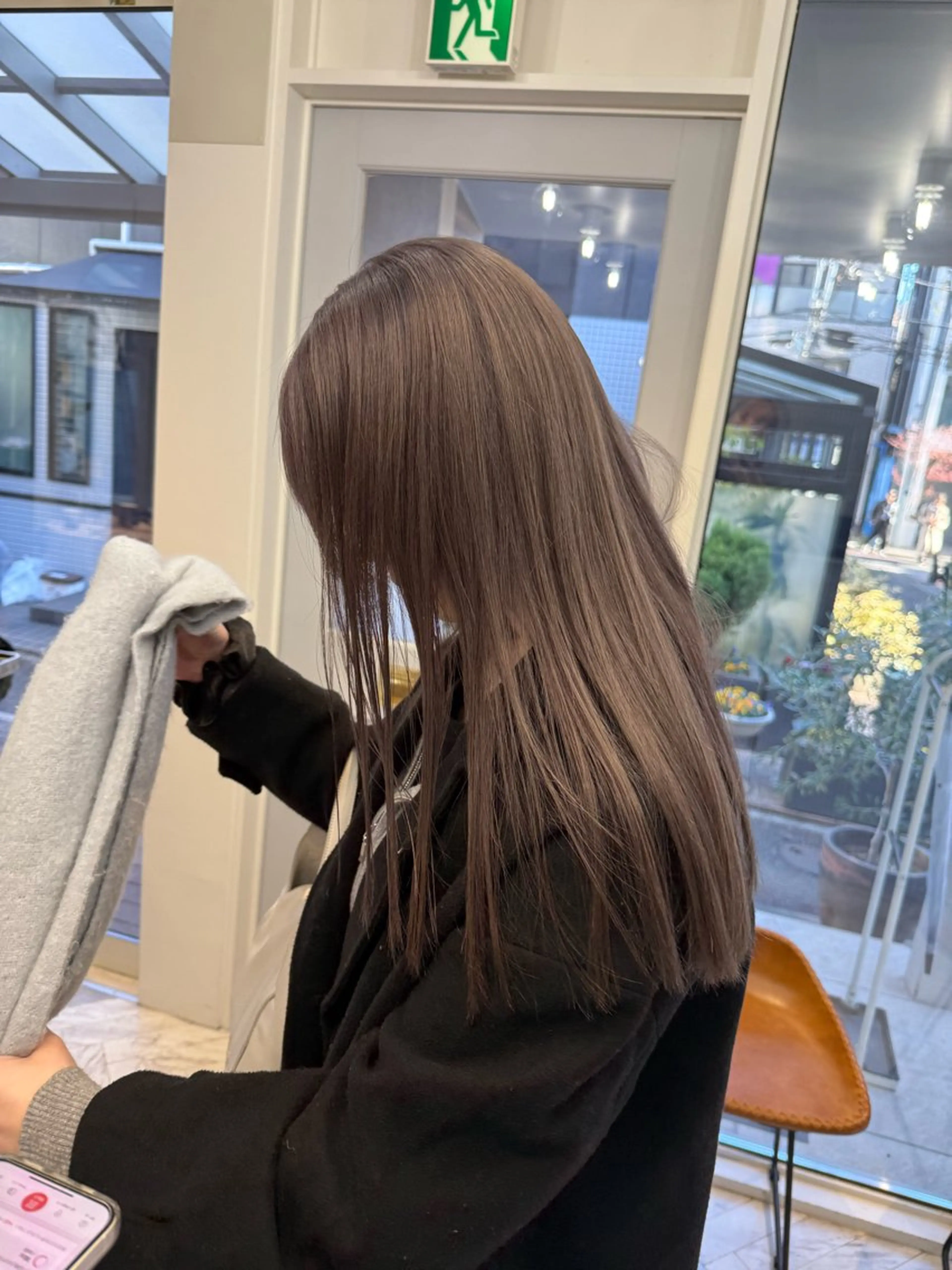 ロング カラー ミルクティー× グレージュMOMOのヘアスタイル