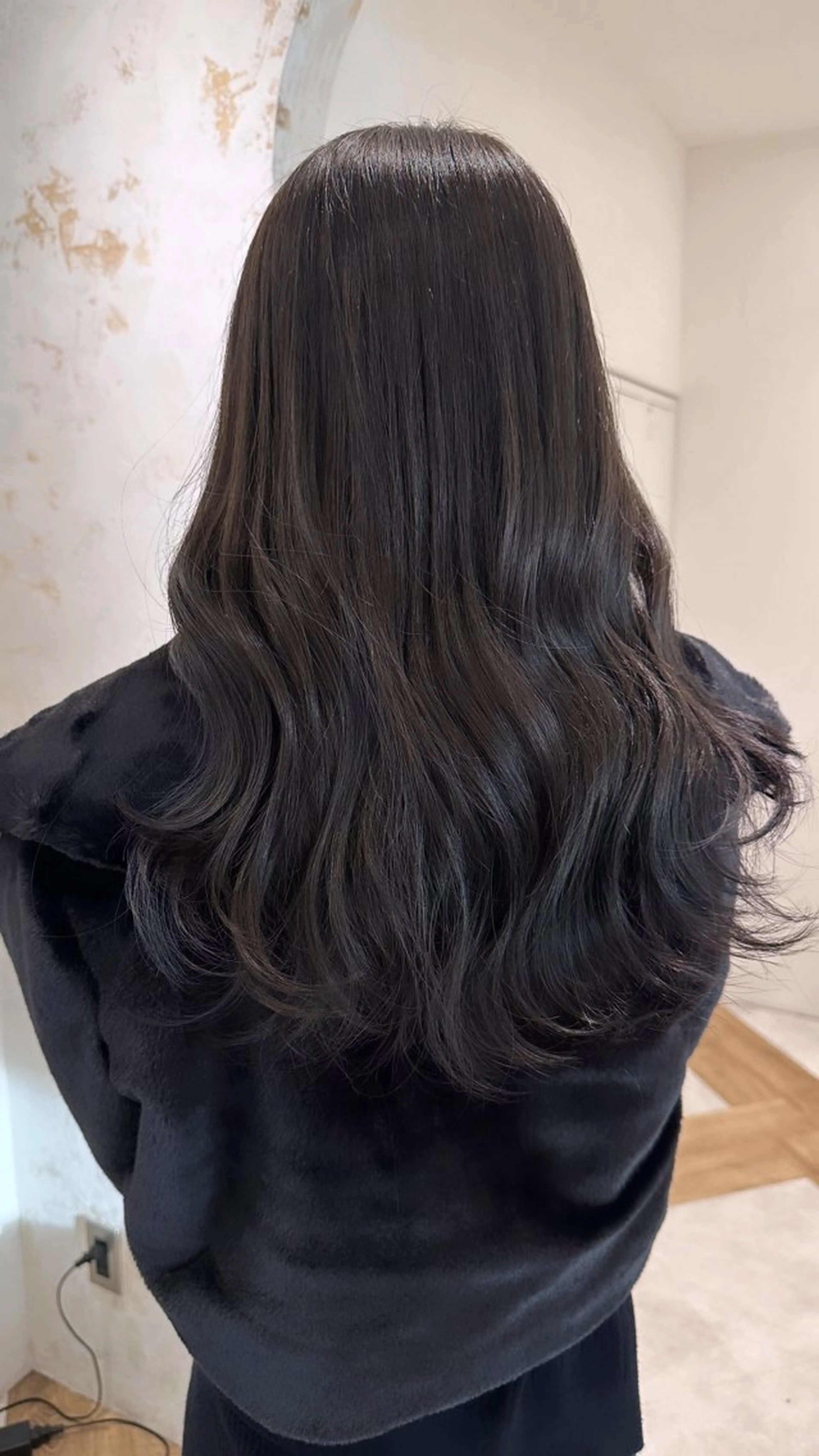 ロング カラー ヘアアレンジ 黒髪 ブルーカラー ブルーブラック 透明感カラー グレーブラック REONA🪽✨薬院 レイヤーカット🫧のヘアスタイル