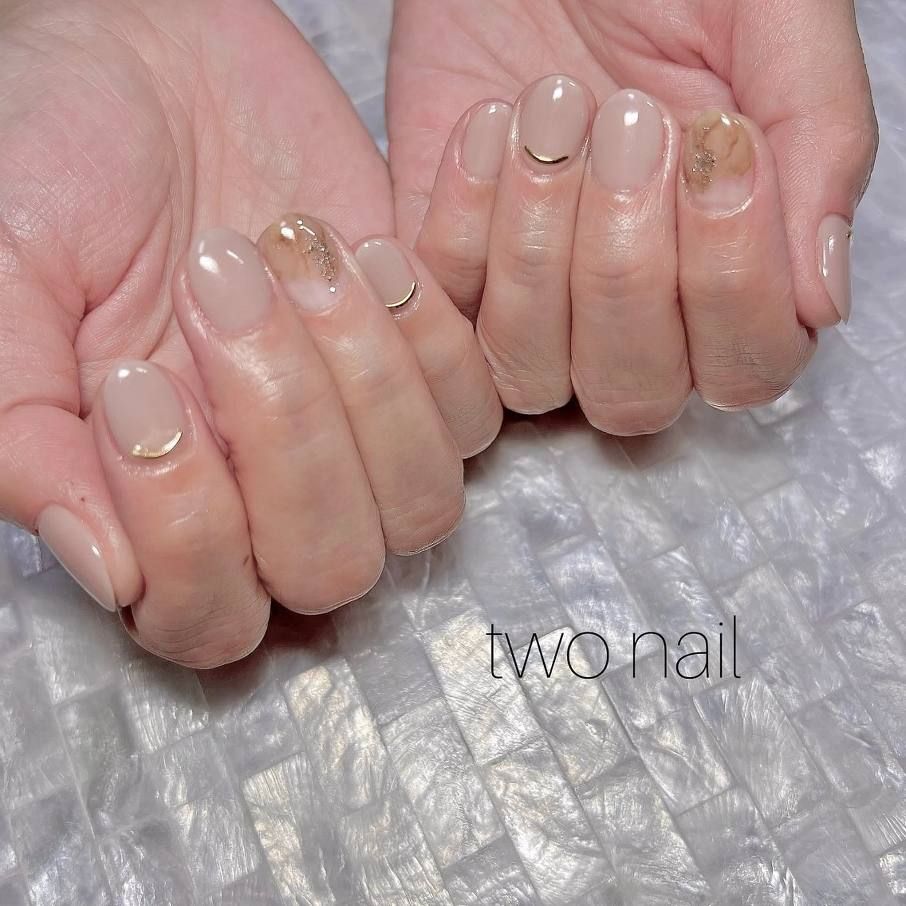 ネイル アートネイル ブラウン ネイルチップ ホワイト ハンドネイル two nailのネイルデザイン
