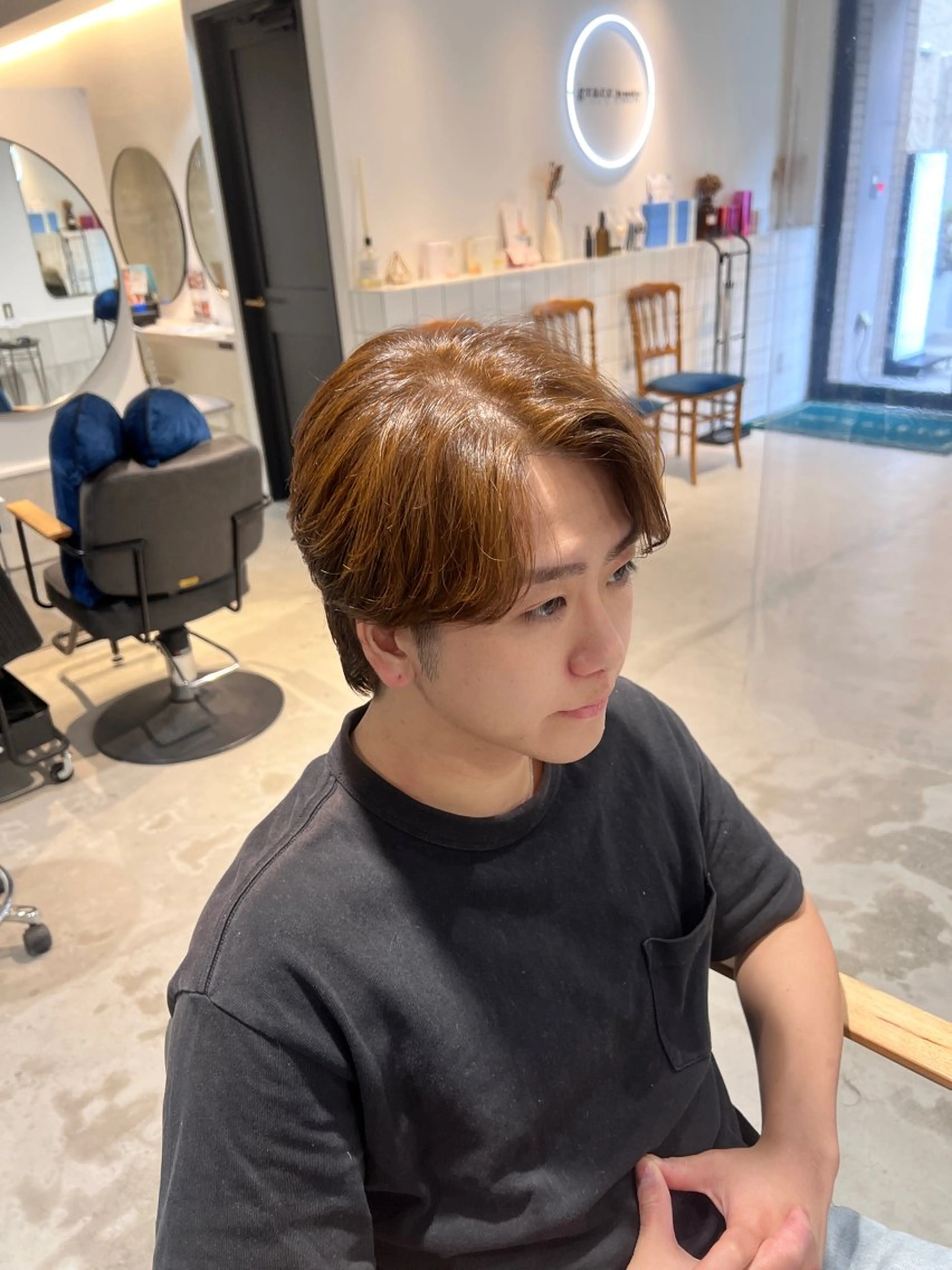 ミディアム パーマ メンズ ミディアムパーマ センターパート メンズ韓国風 メンズパーマ 韓国風ヘア カット ヘアカラー メンズカットパーマ ✂️ JOYAのヘアスタイル