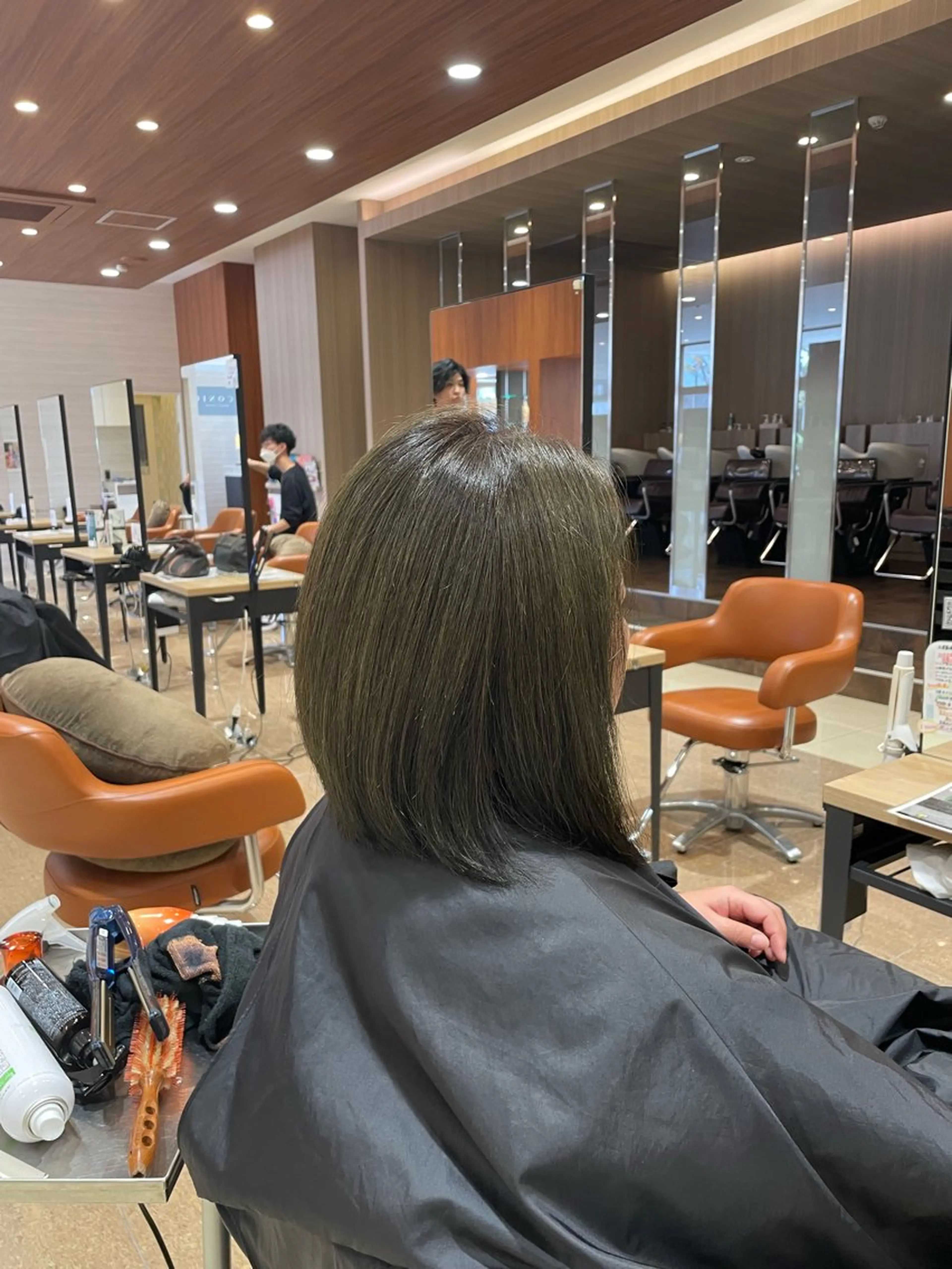 ミディアム カラー オリーブカラー 脱白髪染め白髪ぼかし TERA（寺崎）のヘアスタイル