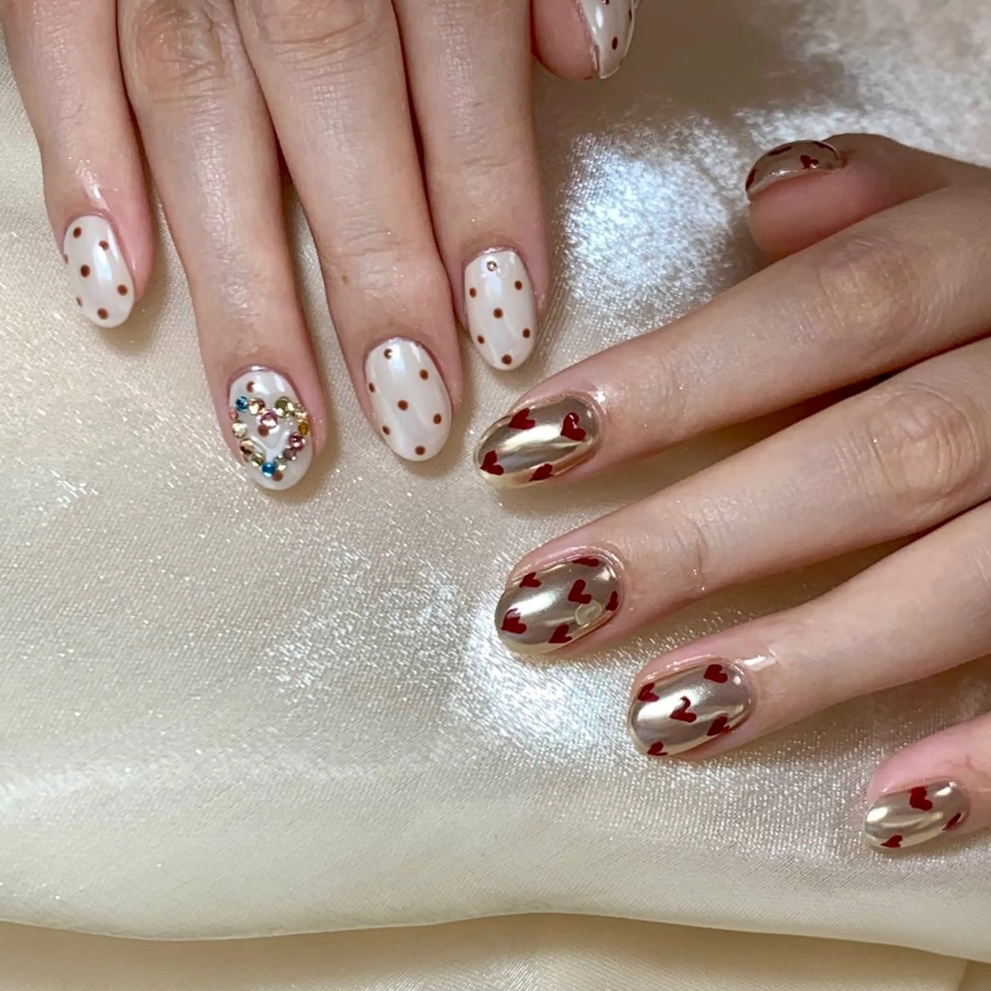 ネイル チークネイル フレンチネイル ジェルネイル ガーリー キラキラネイル ハンドネイル 高橋 雪のネイルデザイン