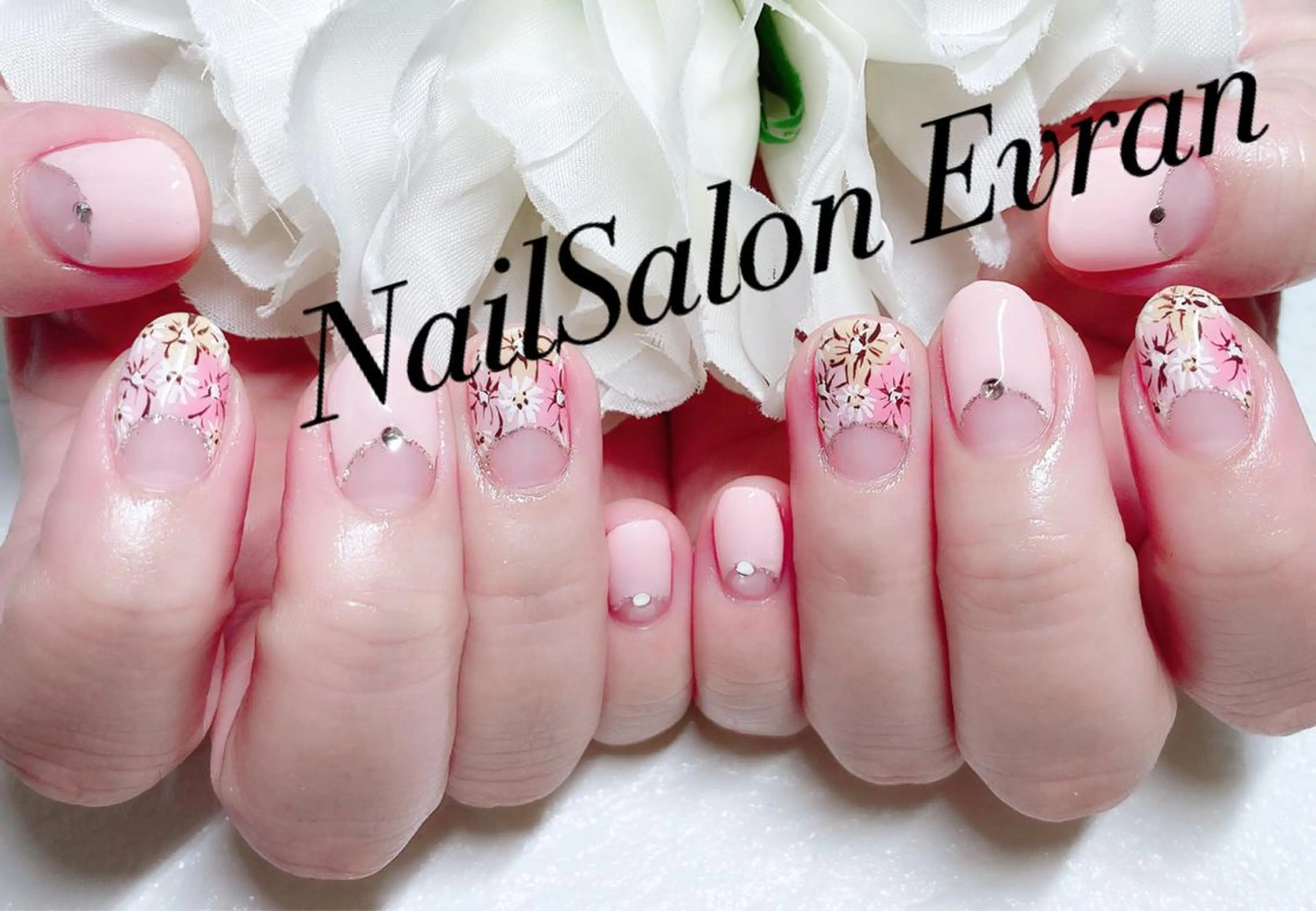 ネイル ストーンネイル Nail salon Evranのネイルデザイン