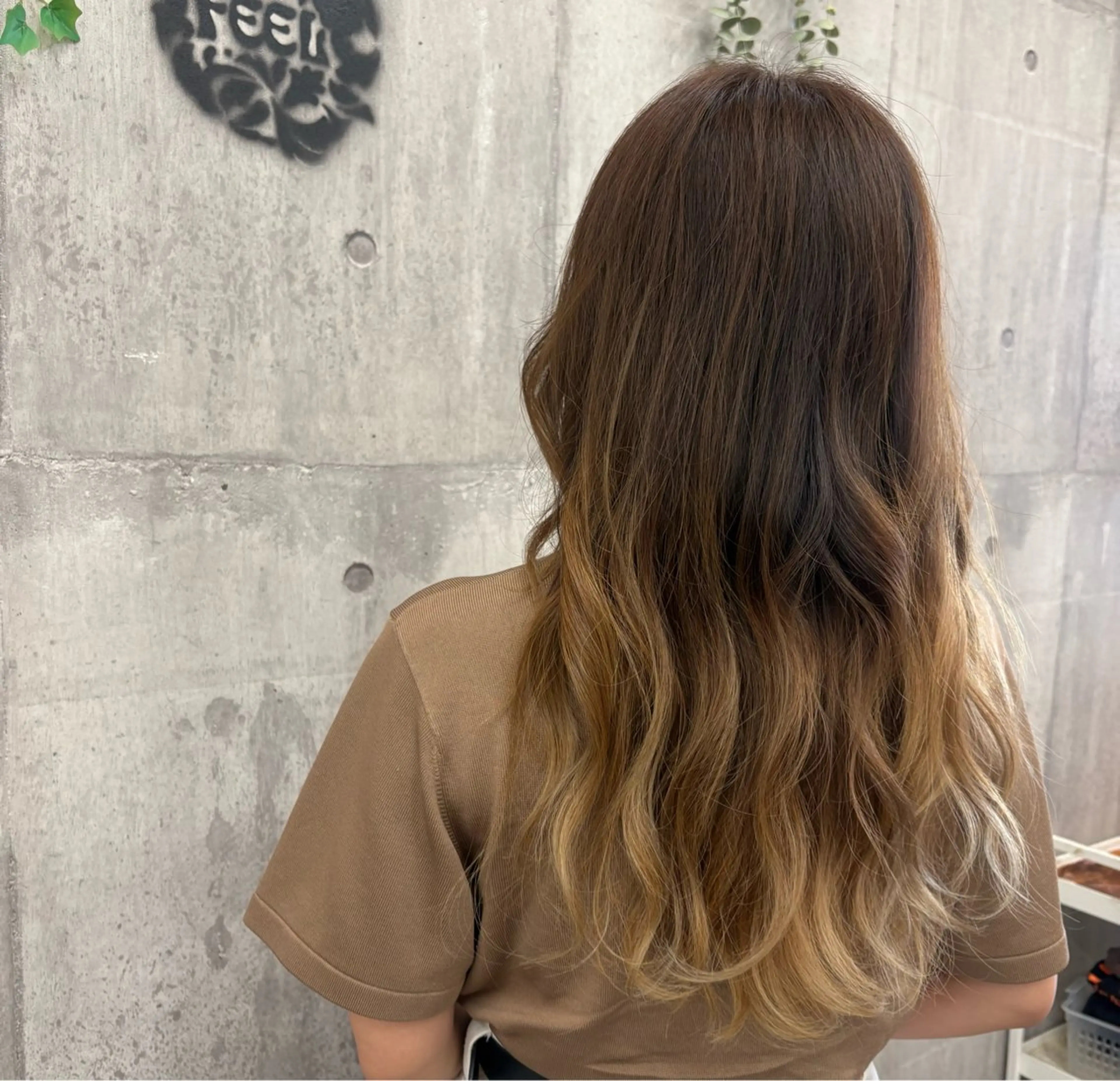 ロング カラー グラデーションカラー ヘアカラー 堀田 瑠依のマツエク・マツパデザイン