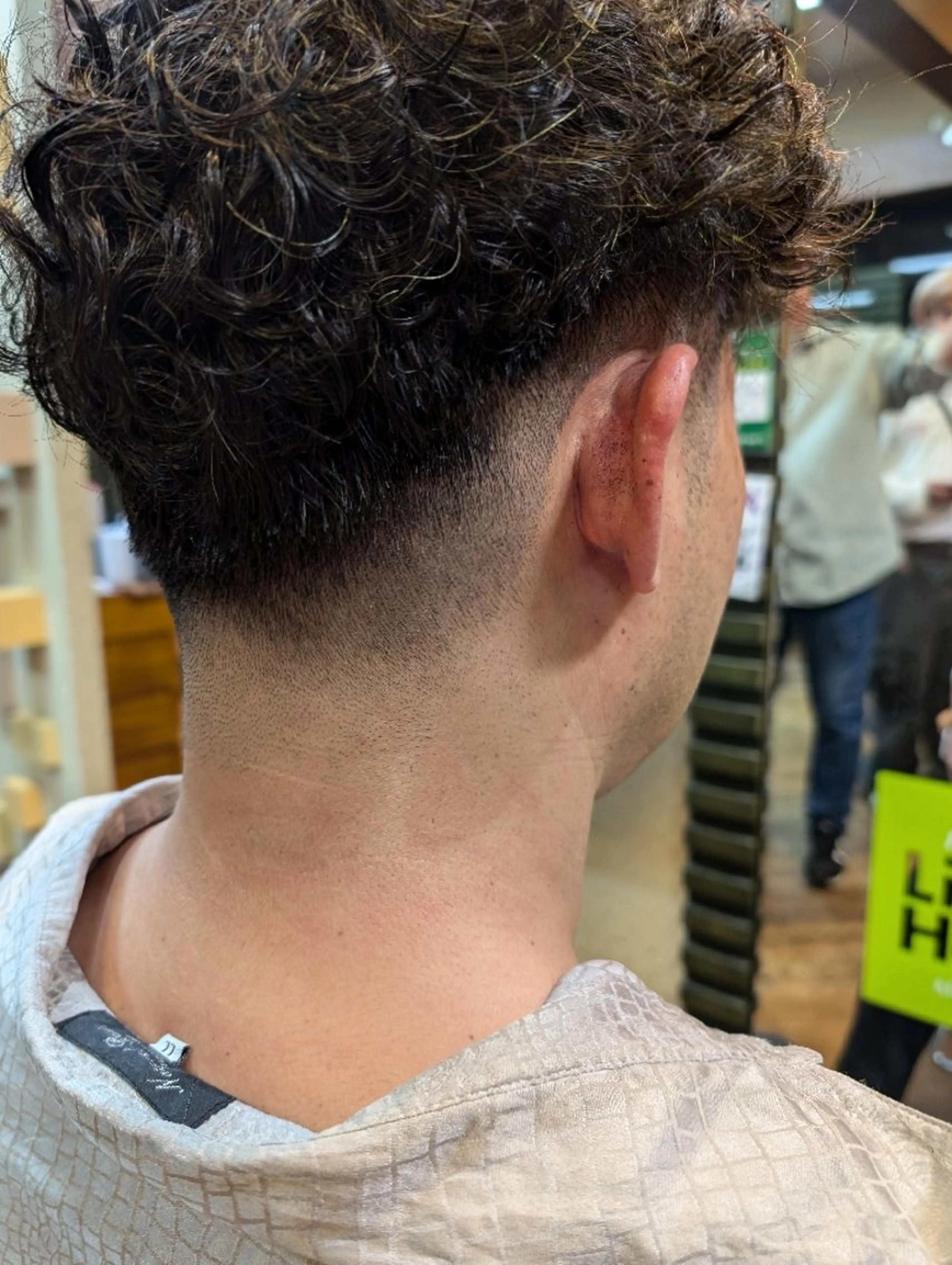 ショート メンズ フェードカット 刈り上げ 本田 圭輔のヘアスタイル