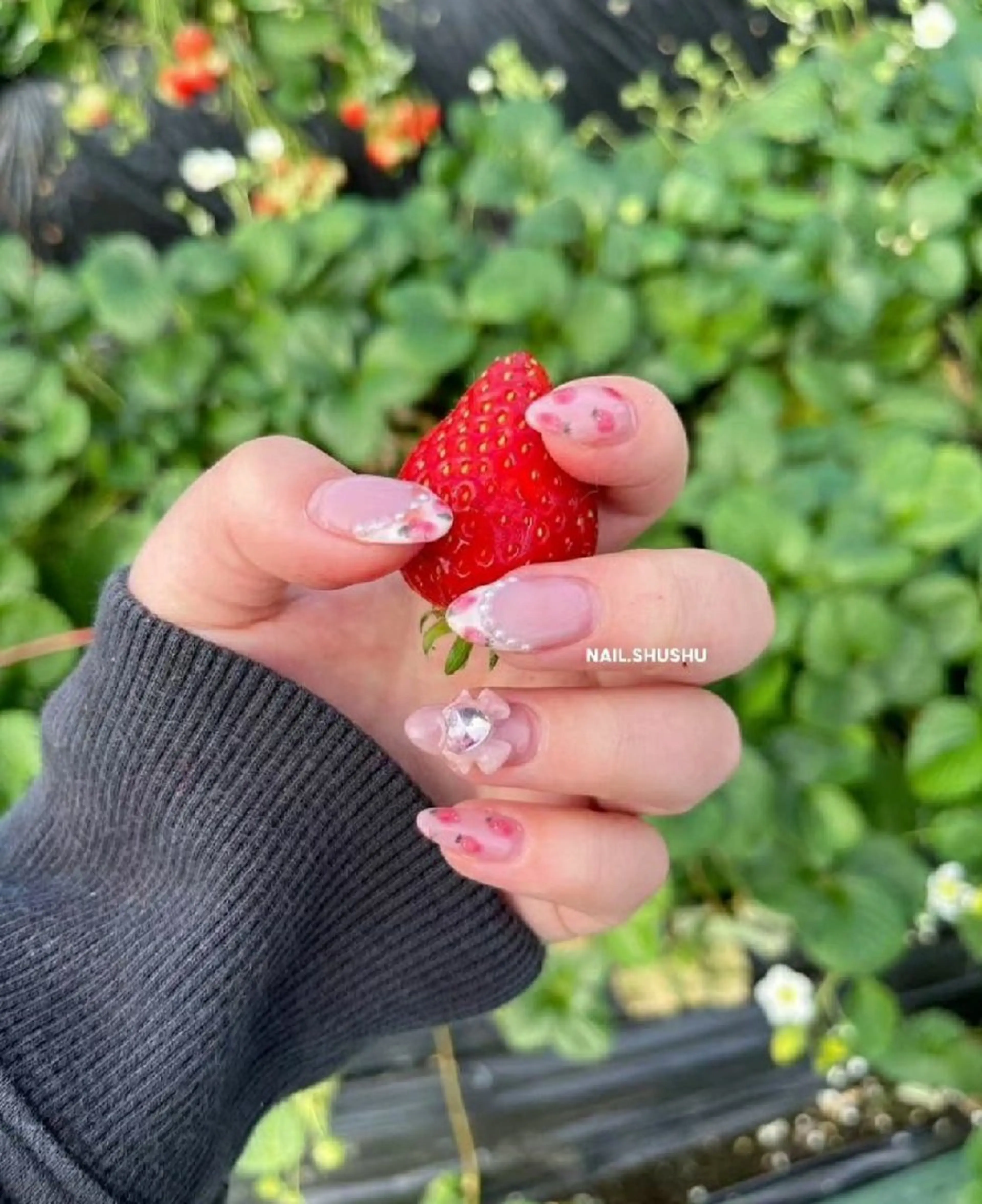 ネイル 持ち込み ニュアンスネイル ワンカラーネイル シンプルネイル 春ネイル ハンドネイル 3dパーツ/流行り 👧shushu❤️のネイルデザイン