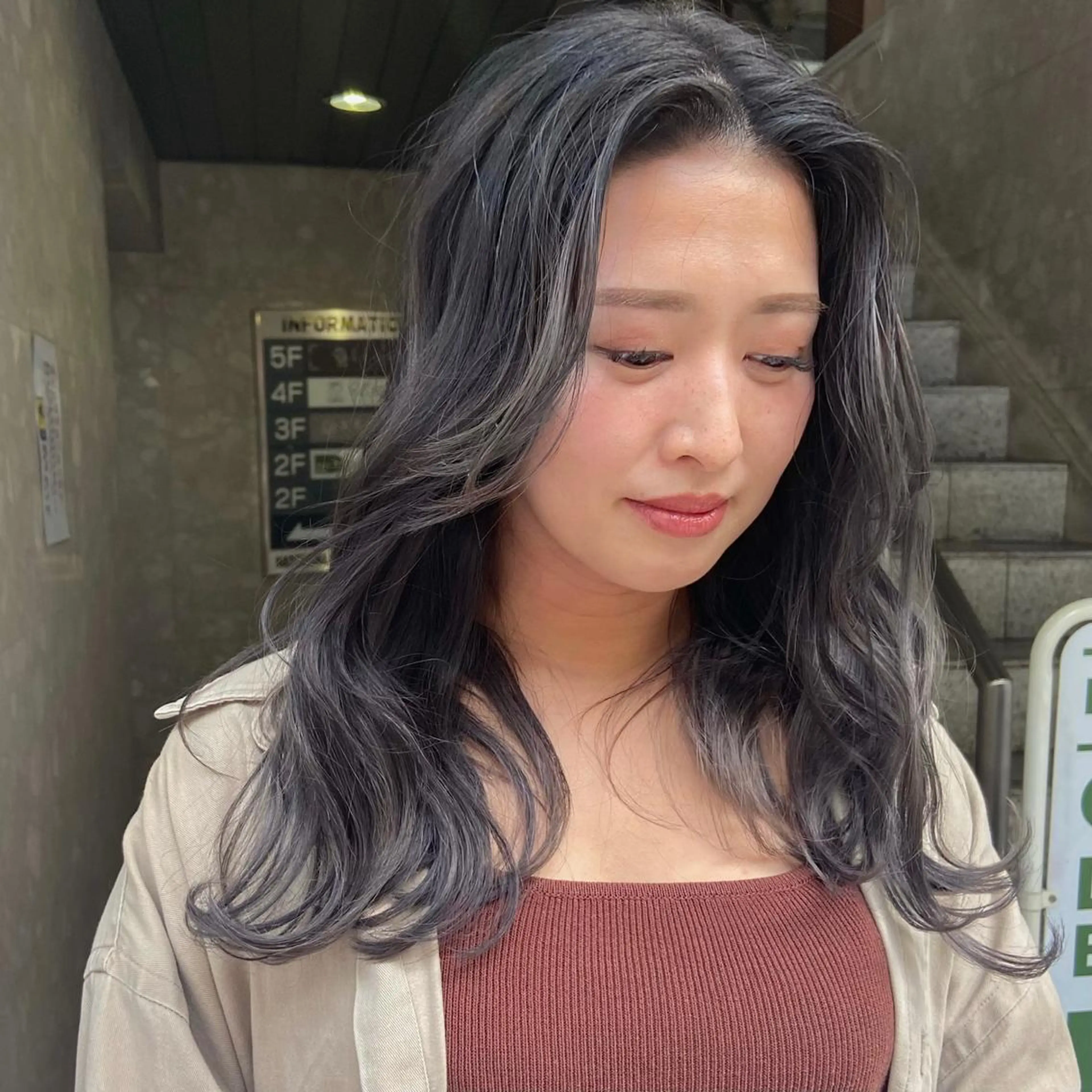 ロング カラー グラデーションカラー 岡本康平/ボブ /ブリーチ/レイヤーのヘアスタイル