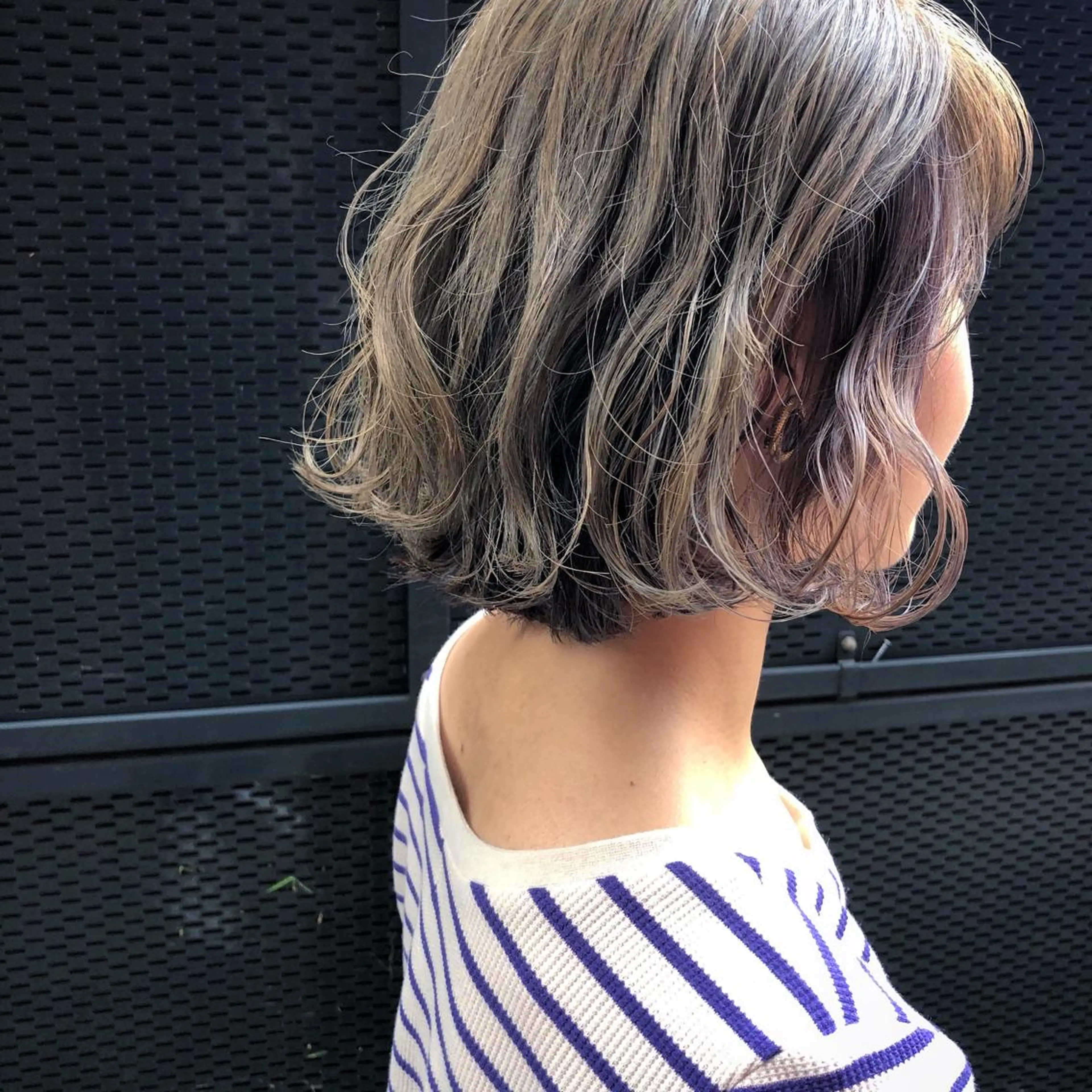 ショート カラー ベージュカラー フォギーベージュ インナーカラー ラベンダーカラー 髪質改善、エクステ 山口卓哉のヘアスタイル