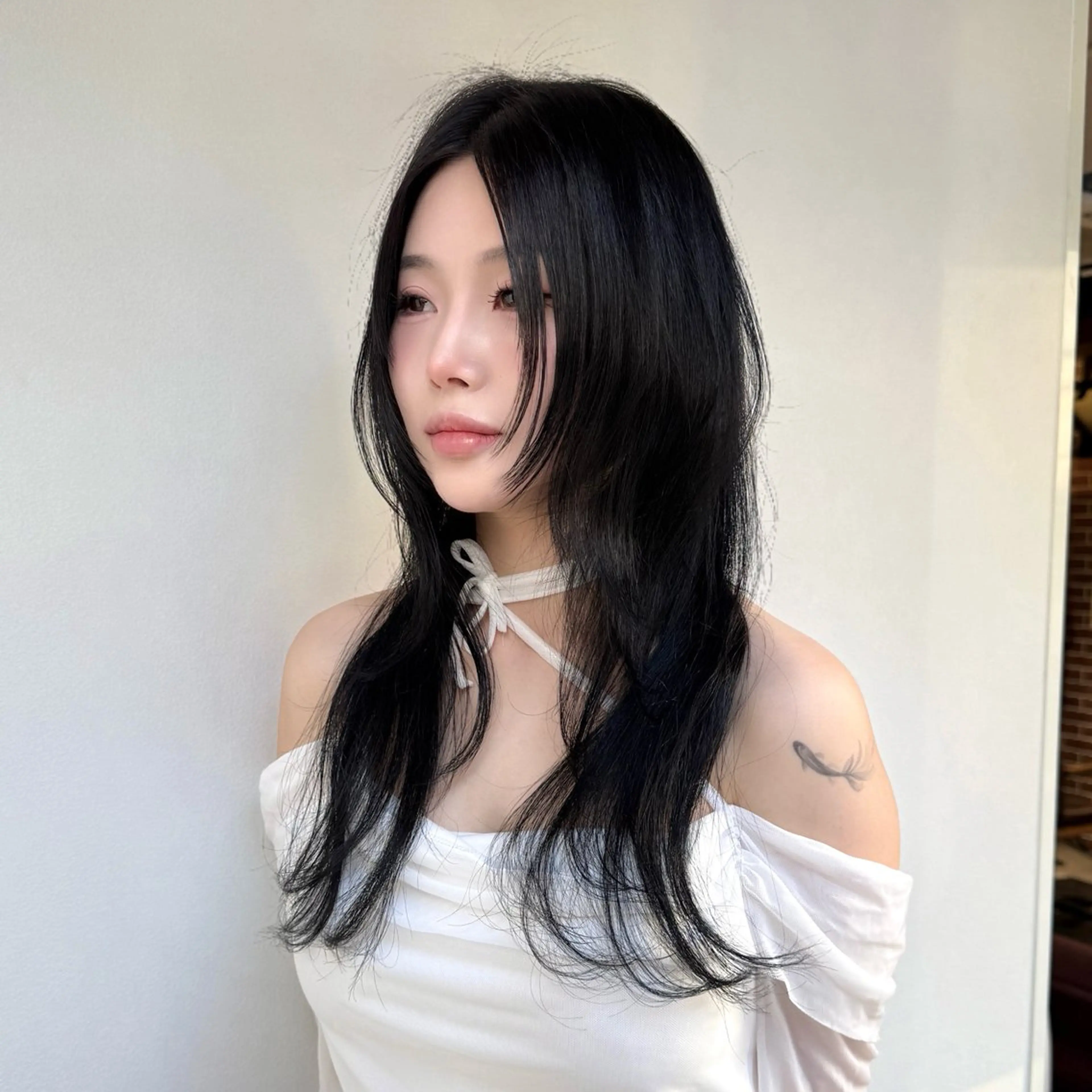 ロング カラー ロングレイヤー 黒髪 ブルーカラー ブルーブラック 韓国風ヘア ハッシュカット/艶感 カラー/ユウキ✨のヘアスタイル