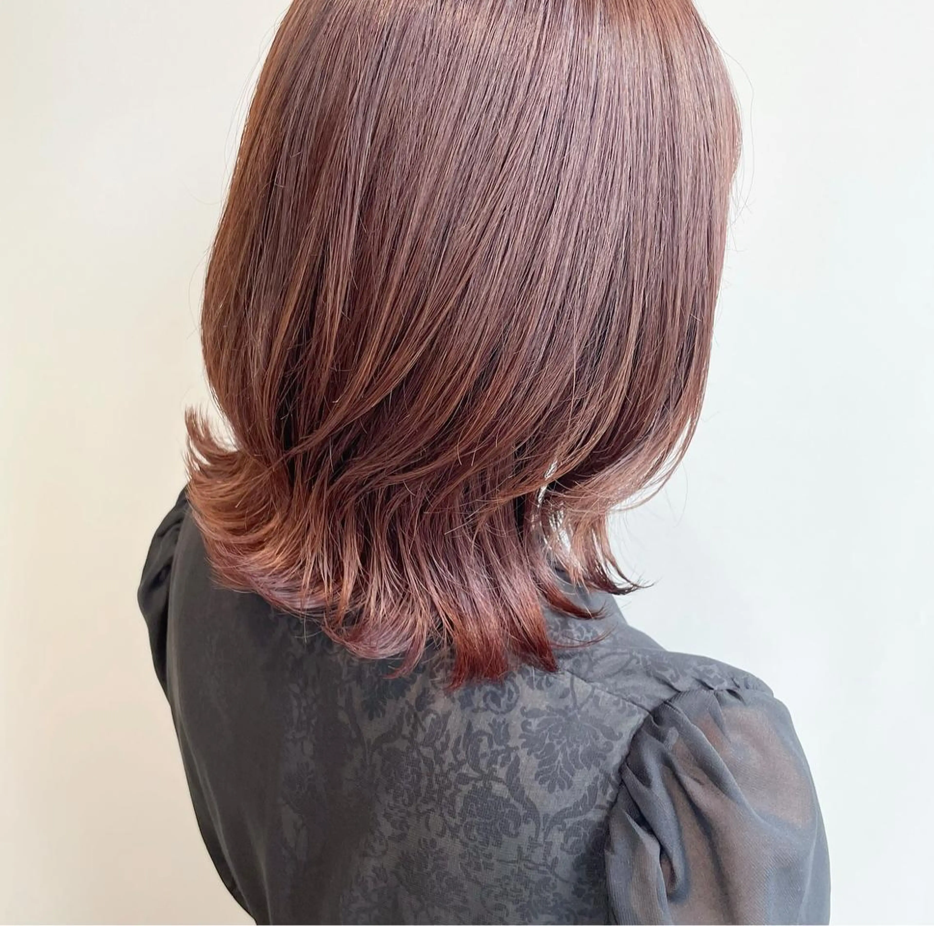 ミディアム カラー 山口 莉奈のヘアスタイル