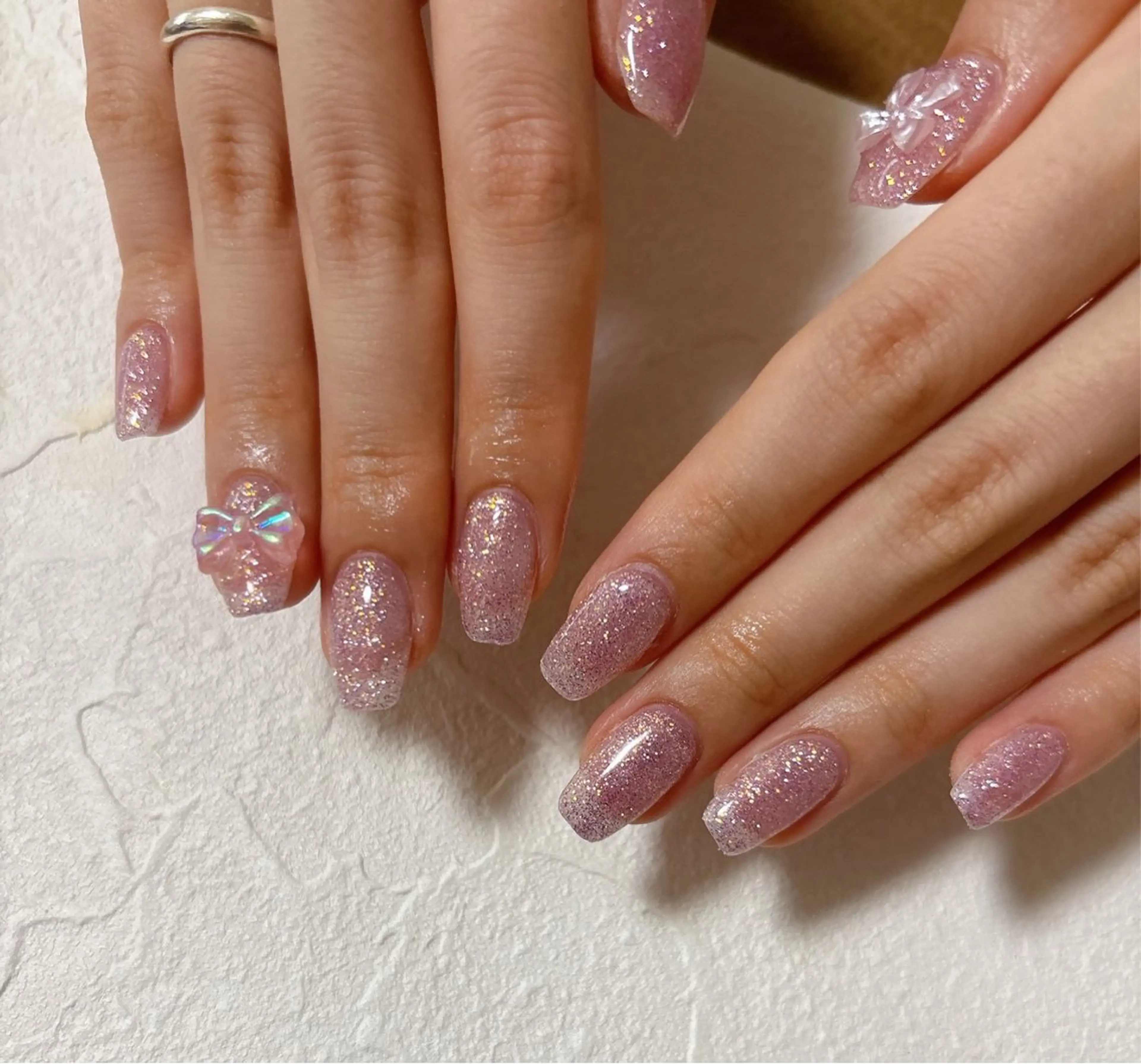 ネイル キラキラネイル ラメ(グリッター) リボン ハンドネイル kiki nail たまプラーザのネイルデザイン