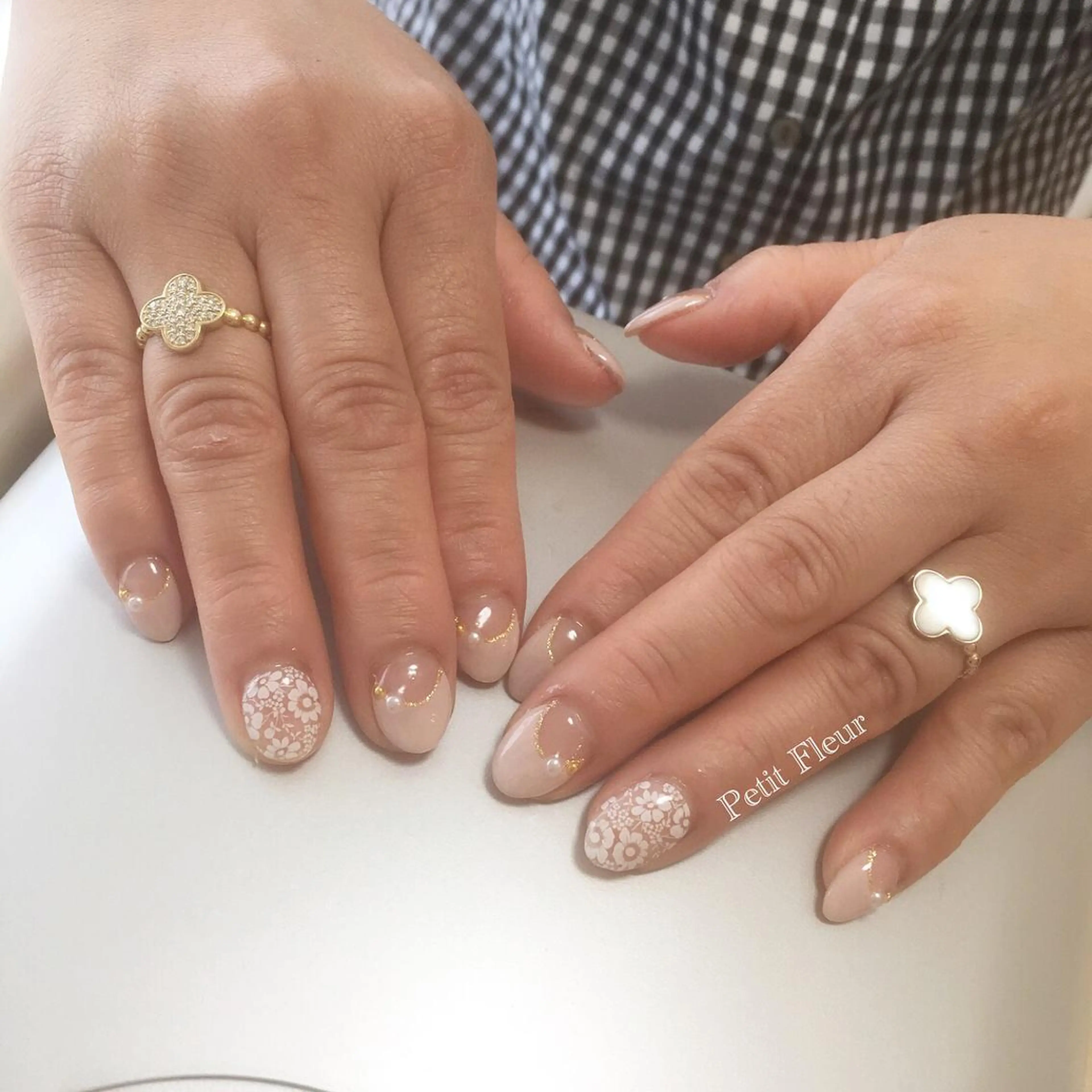 ネイル フレンチネイル 逆フレンチ Petit Fleur所属・青柳 亜梨奈のマツエク・マツパデザイン