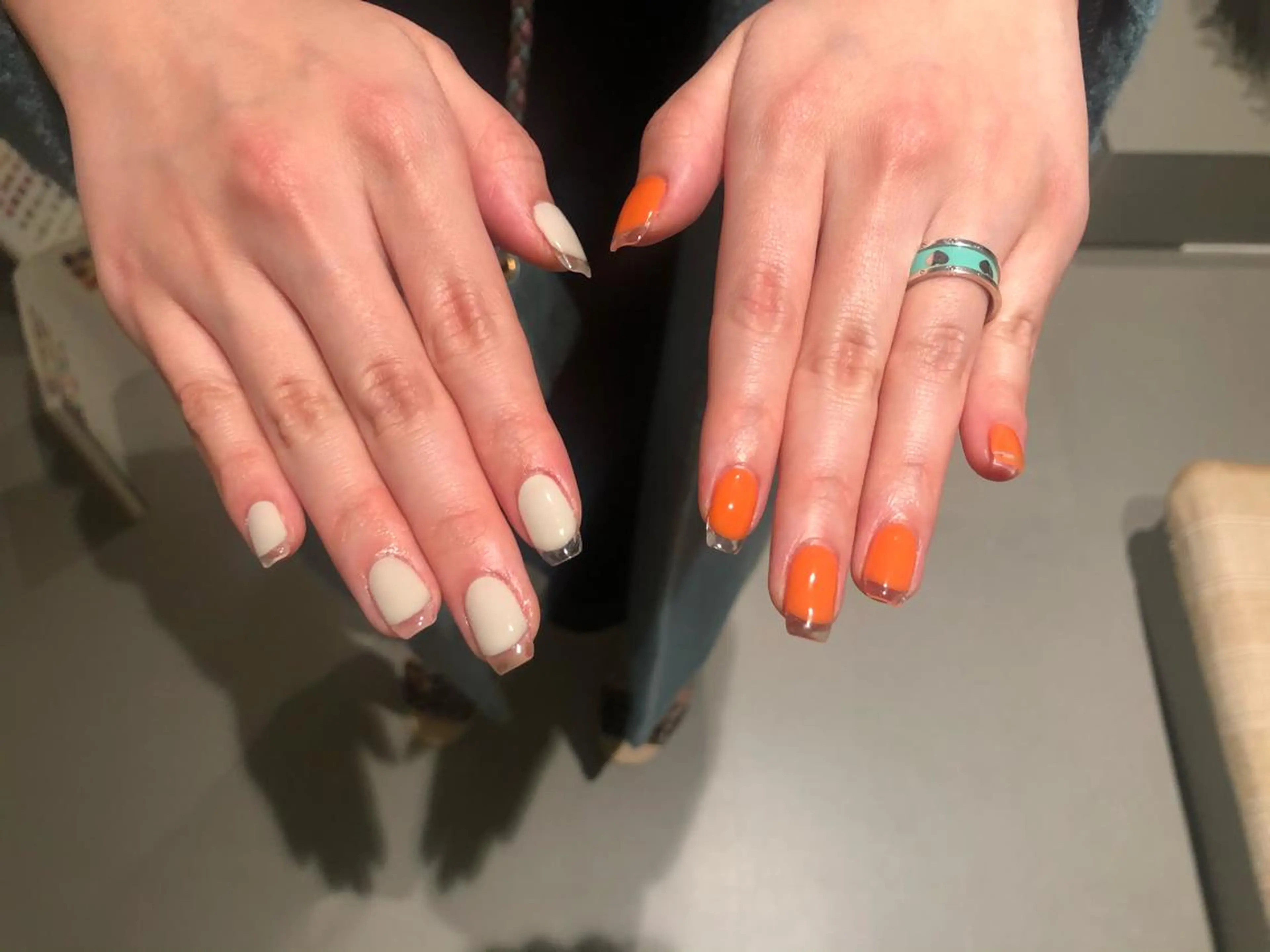 オフ込みクリアフレンチ✨お好きなカラーに先端クリアフレンチをお選び頂けます！他店ジェルオフ込みの写真