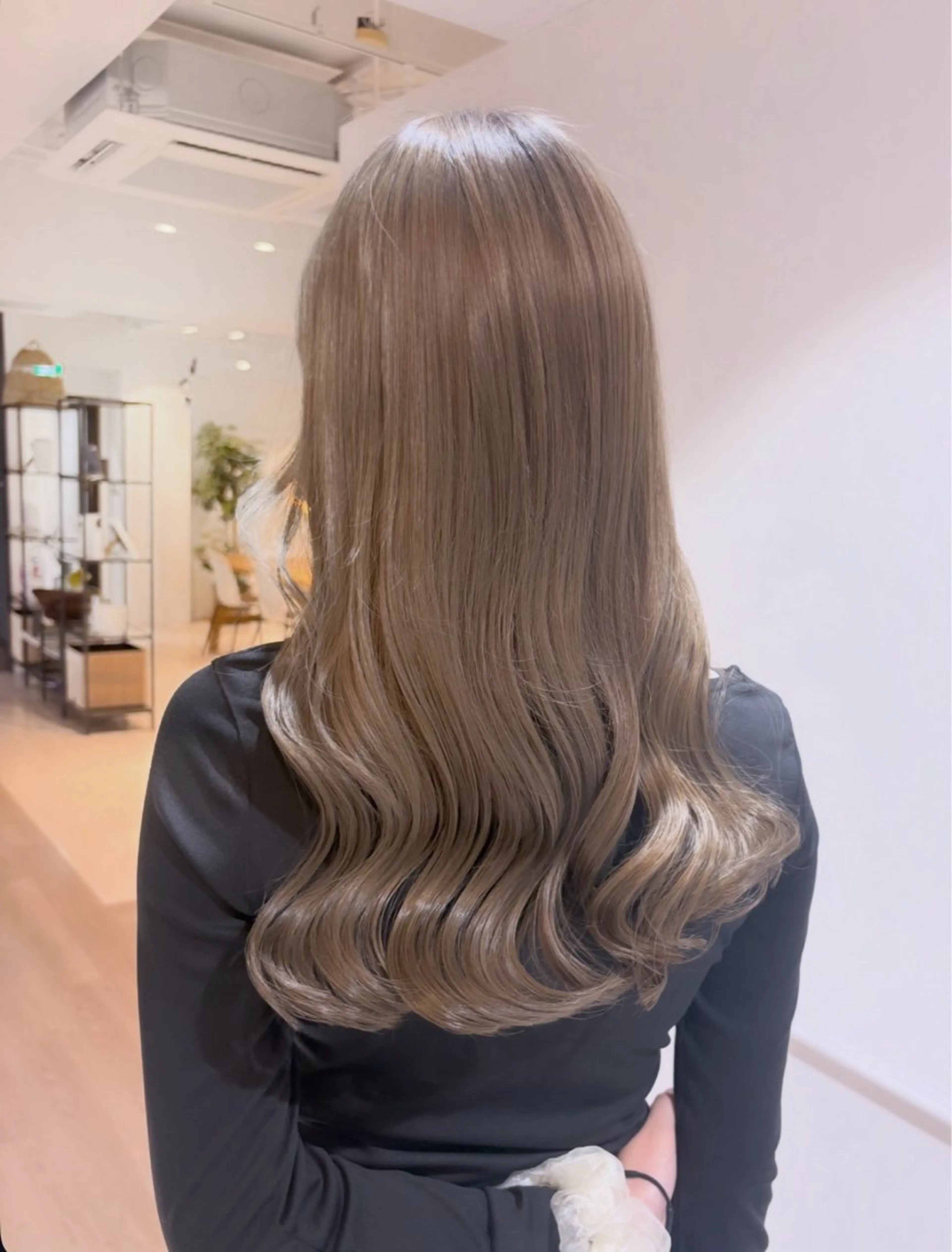 セミロング ニトウ レイナのヘアスタイル