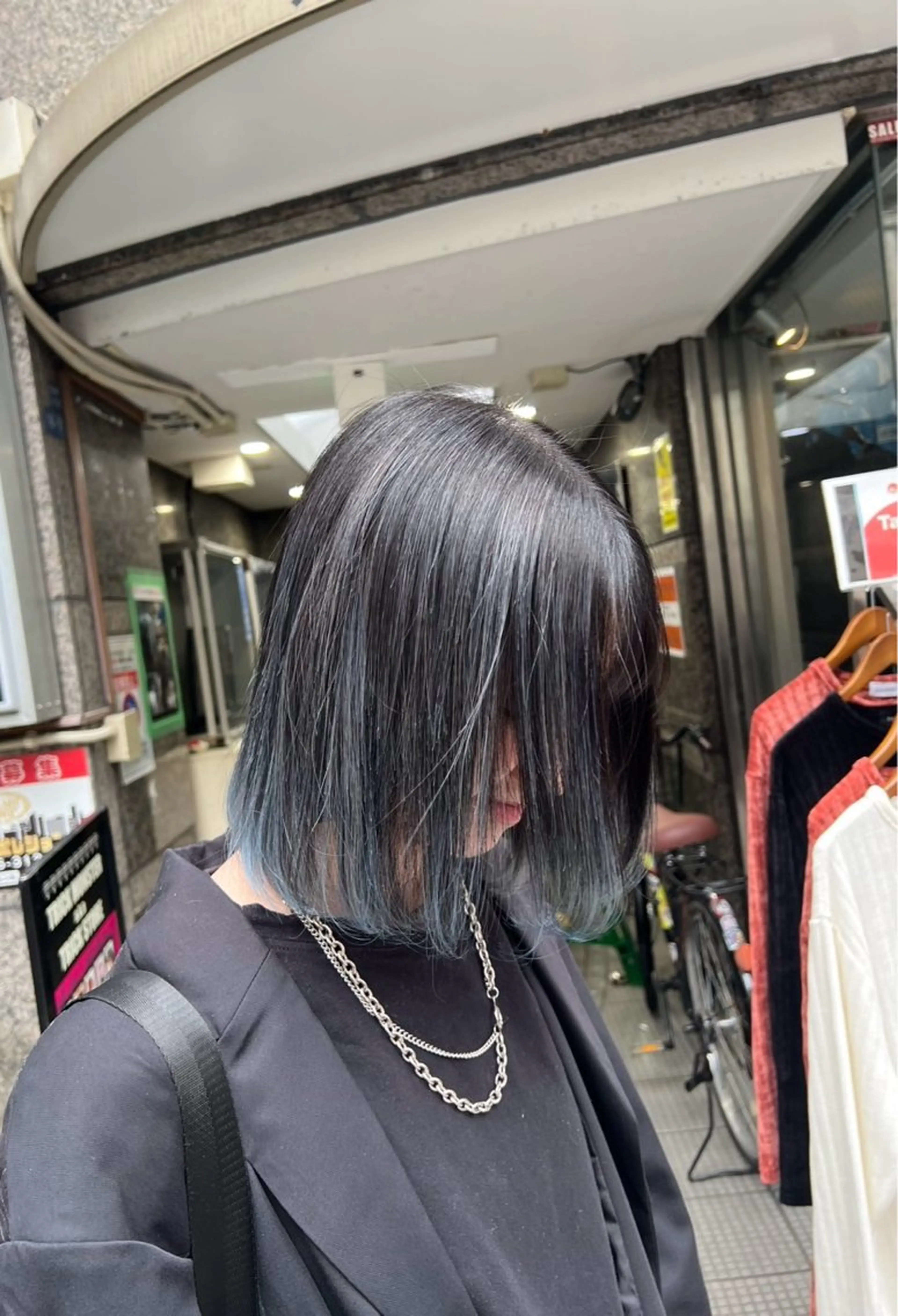 ミディアム カラー バレイヤージュ ブルーカラー レイヤーカット カット ヘアカラー トリートメント 指名数No.1 /NAOYAのヘアスタイル