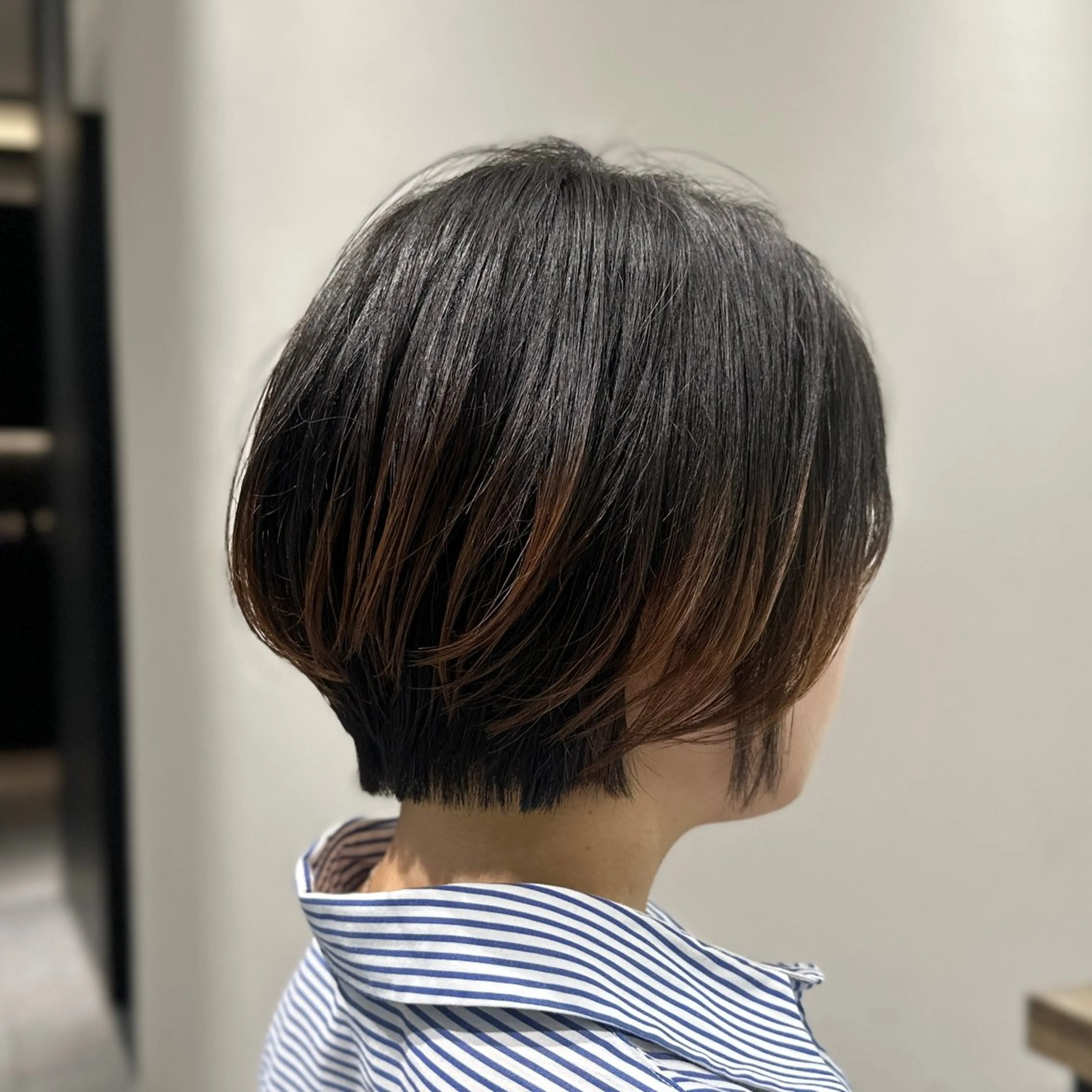 ショート ショートボブ 丸みショート ボブ ショートヘア レイヤー/グレージュ メンズパーマのヘアスタイル