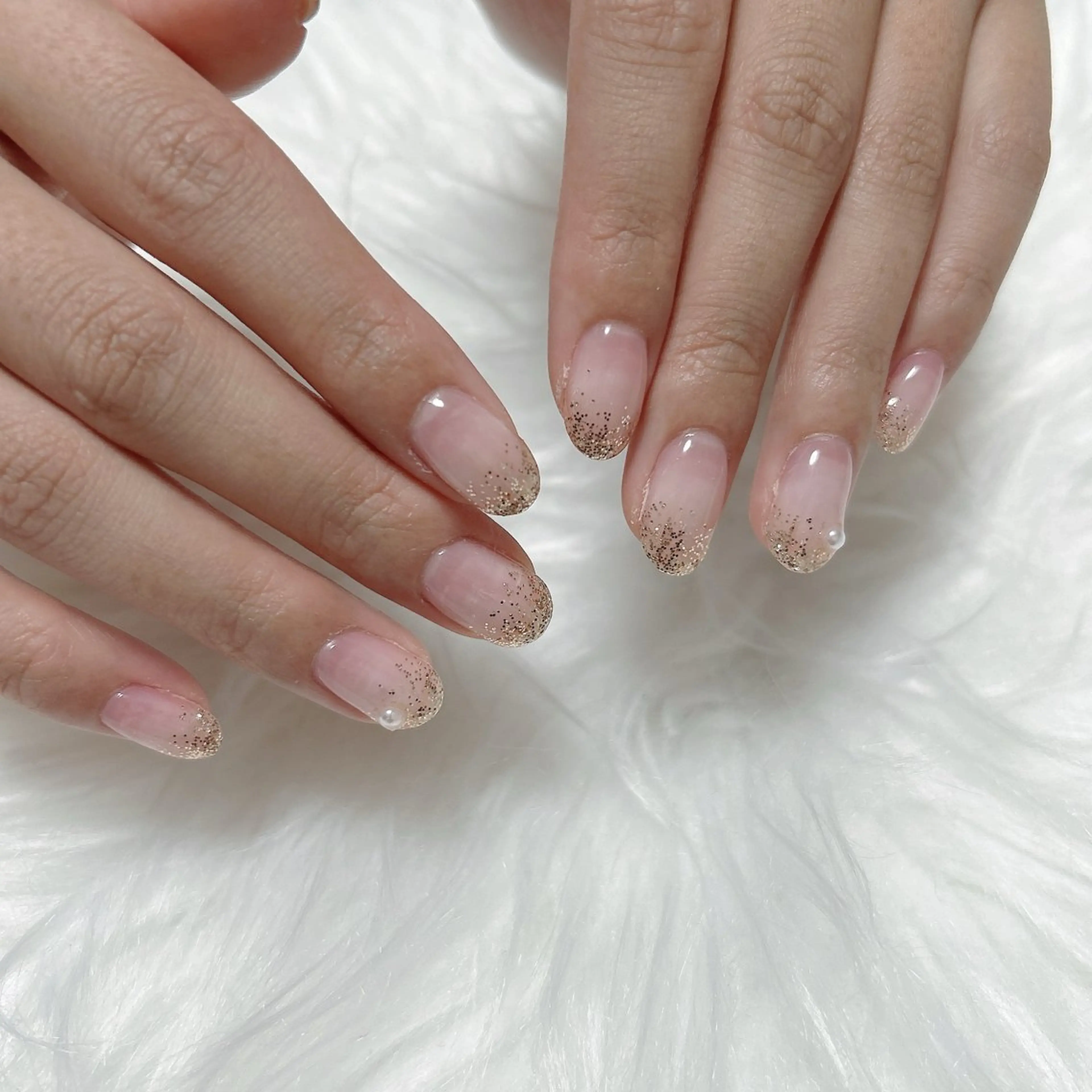 ネイル ジェルネイル ゴールド グラデーション ラメ(グリッター) ラメグラデーション Total Beauty Salon Charlme所属・【早朝・深夜🉑】 Charlmeのネイルデザイン