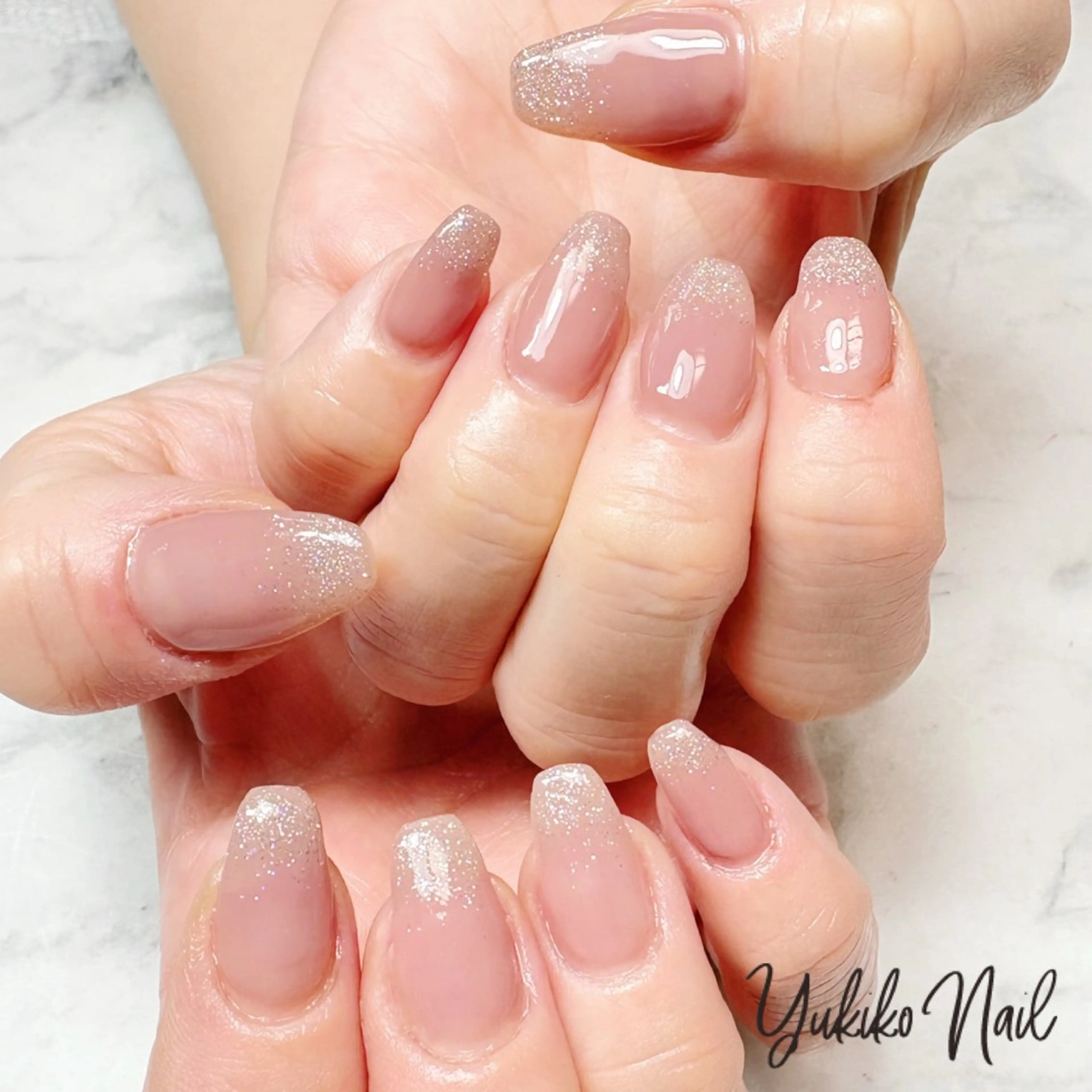 ネイル フラッシュネイル グラデーション キラキラネイル ラメ(グリッター) ラメグラデーション ハンドネイル ユキコ ネイルのネイルデザイン