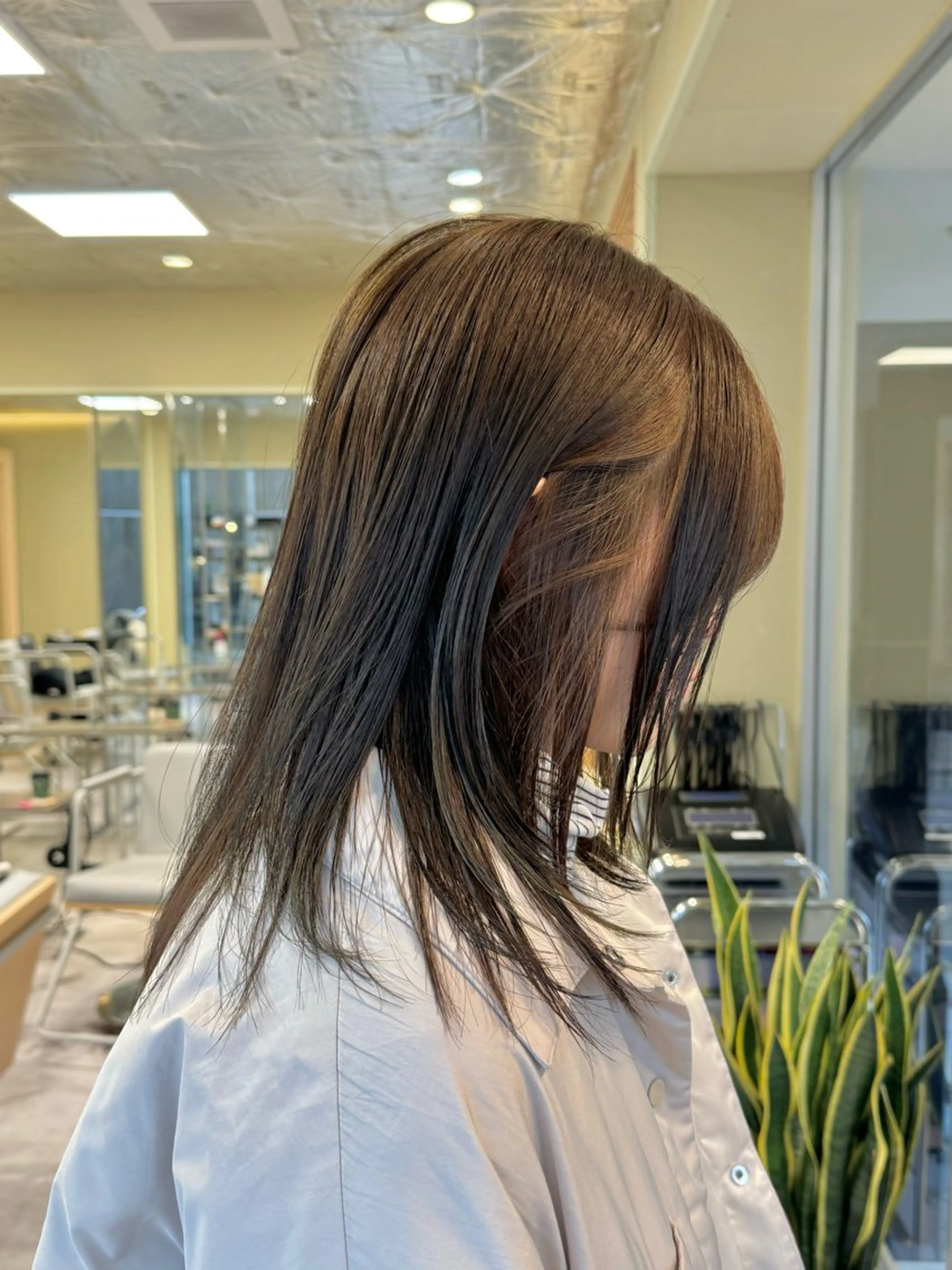 ミディアム カラー カット ヘアカラー ナチュラルに目を惹く デザイン/KOHNOのヘアスタイル