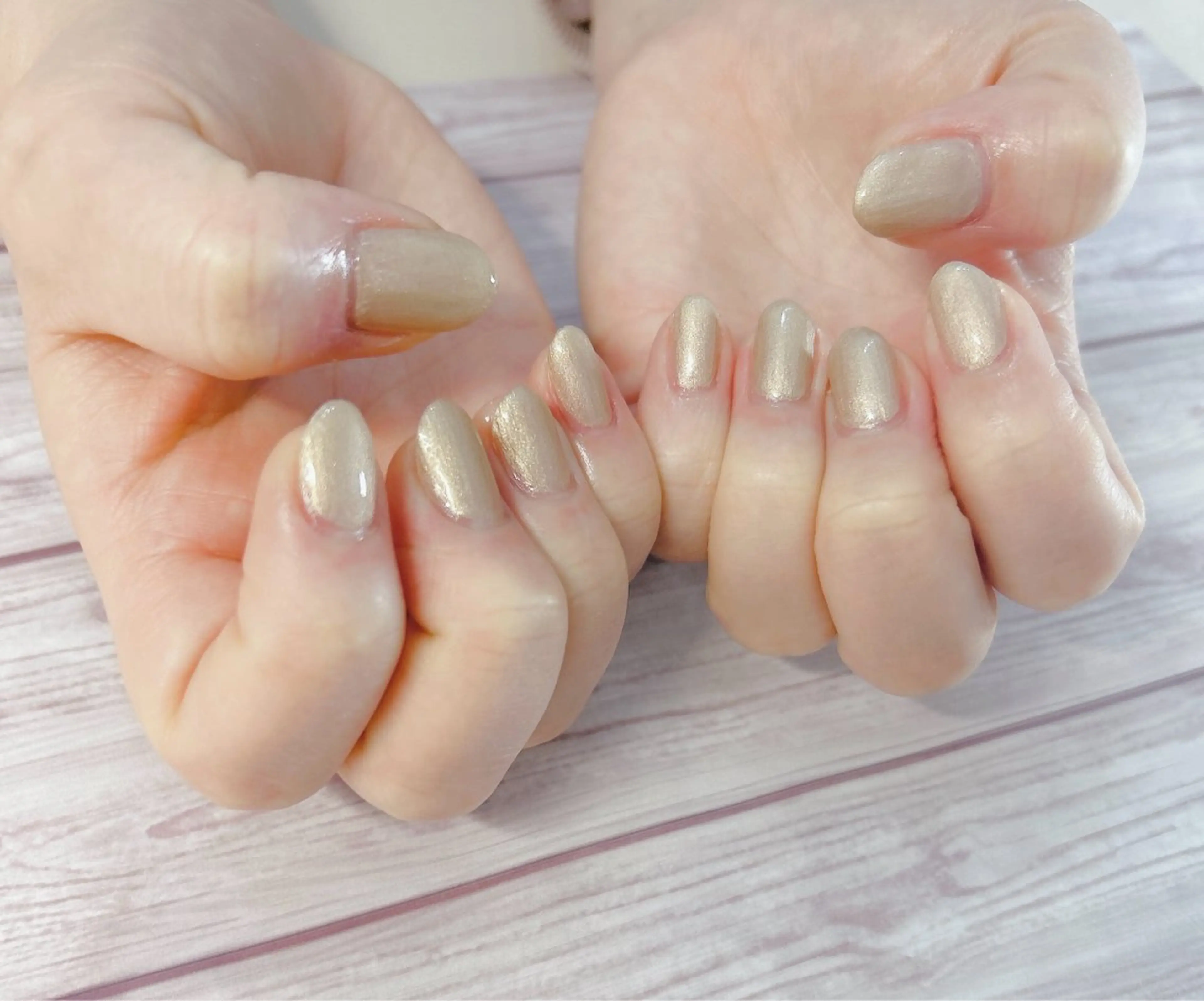 ネイル ゴールド ハンドネイル MYu Beauty Salon YURIのネイルデザイン