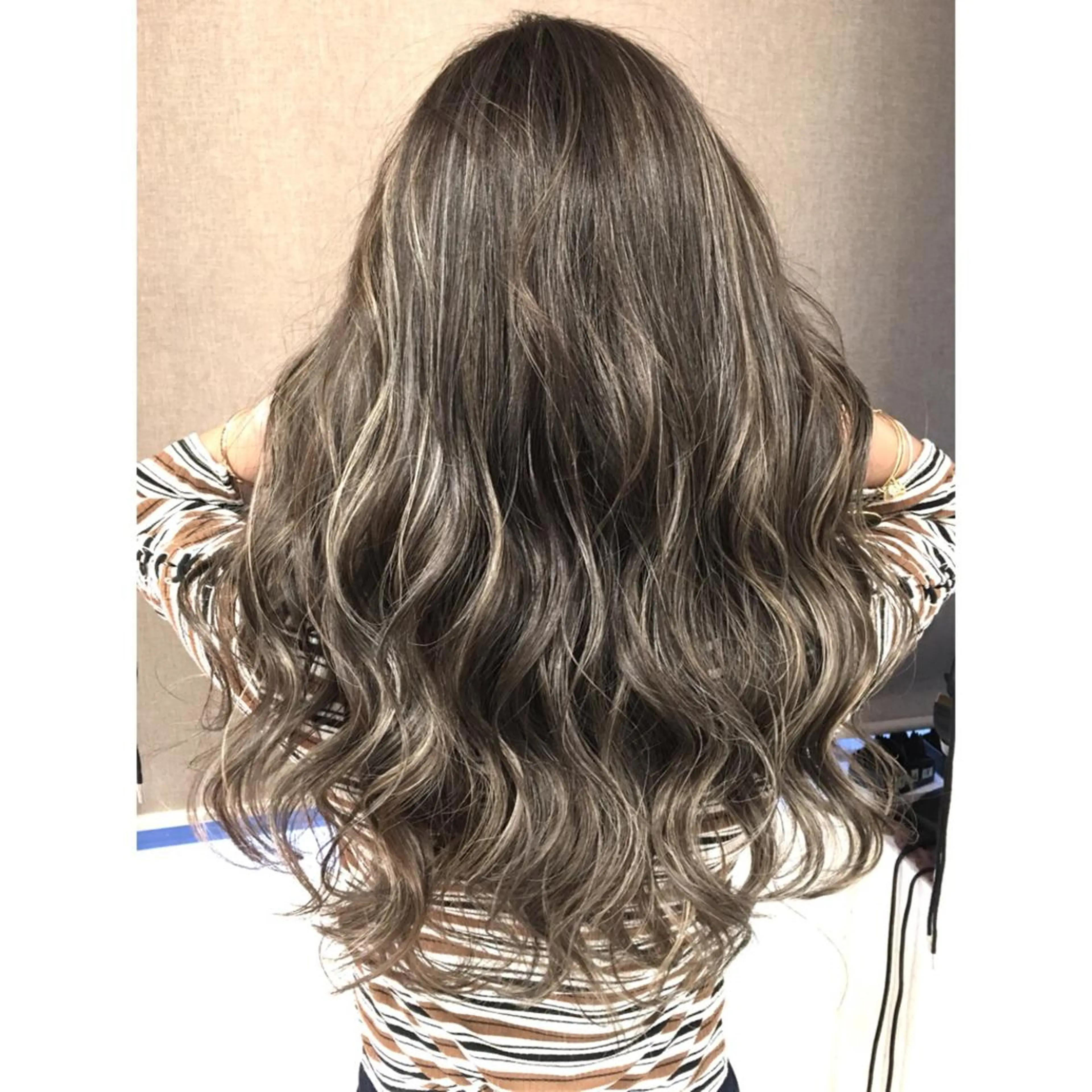 ロング カラー ハイライトカラー 3Dハイライト ハイライト ヘアカラー トリートメント 井上 一平のヘアスタイル