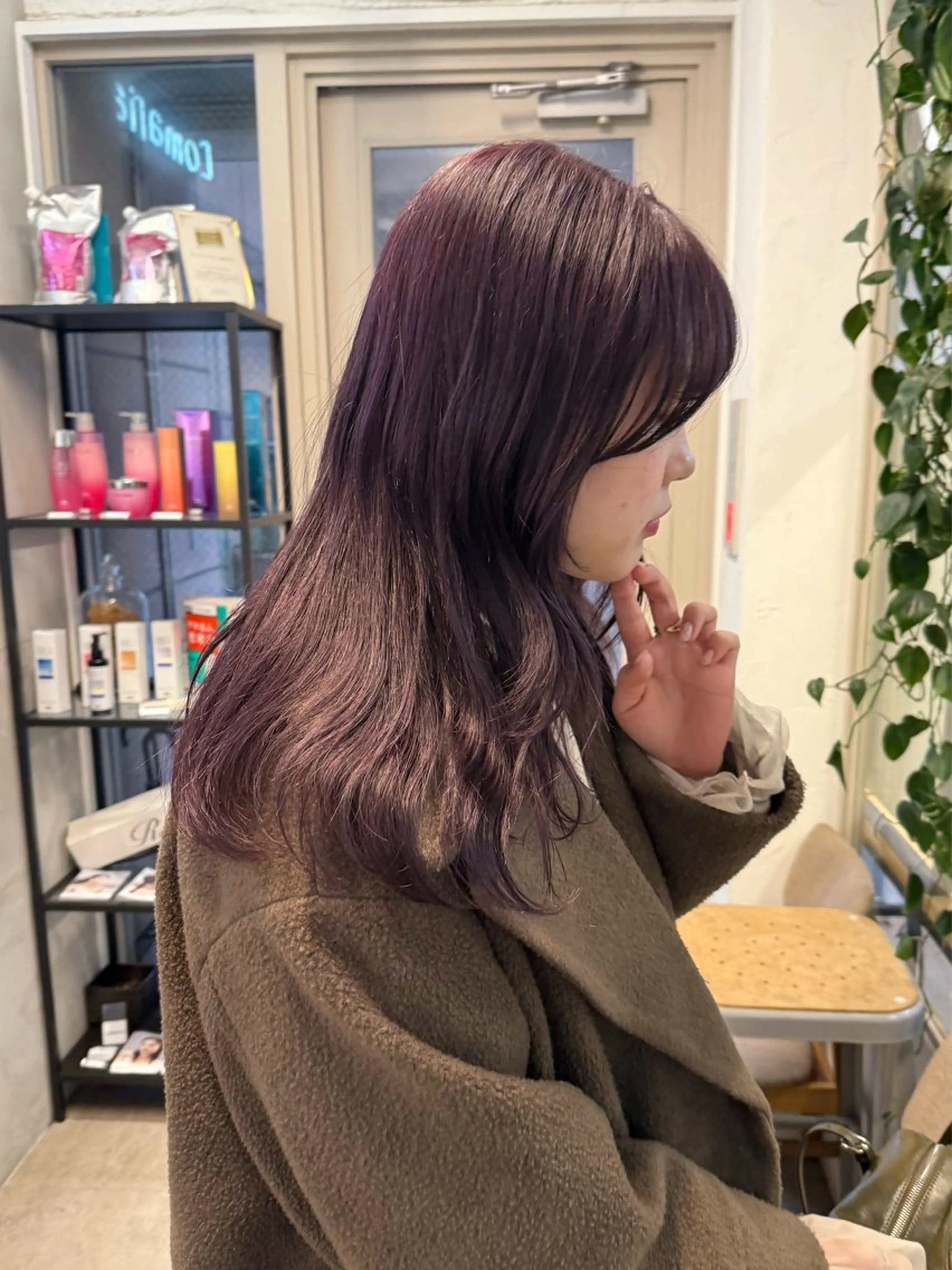 セミロング カラー ミルクティー× グレージュMOMOのヘアスタイル