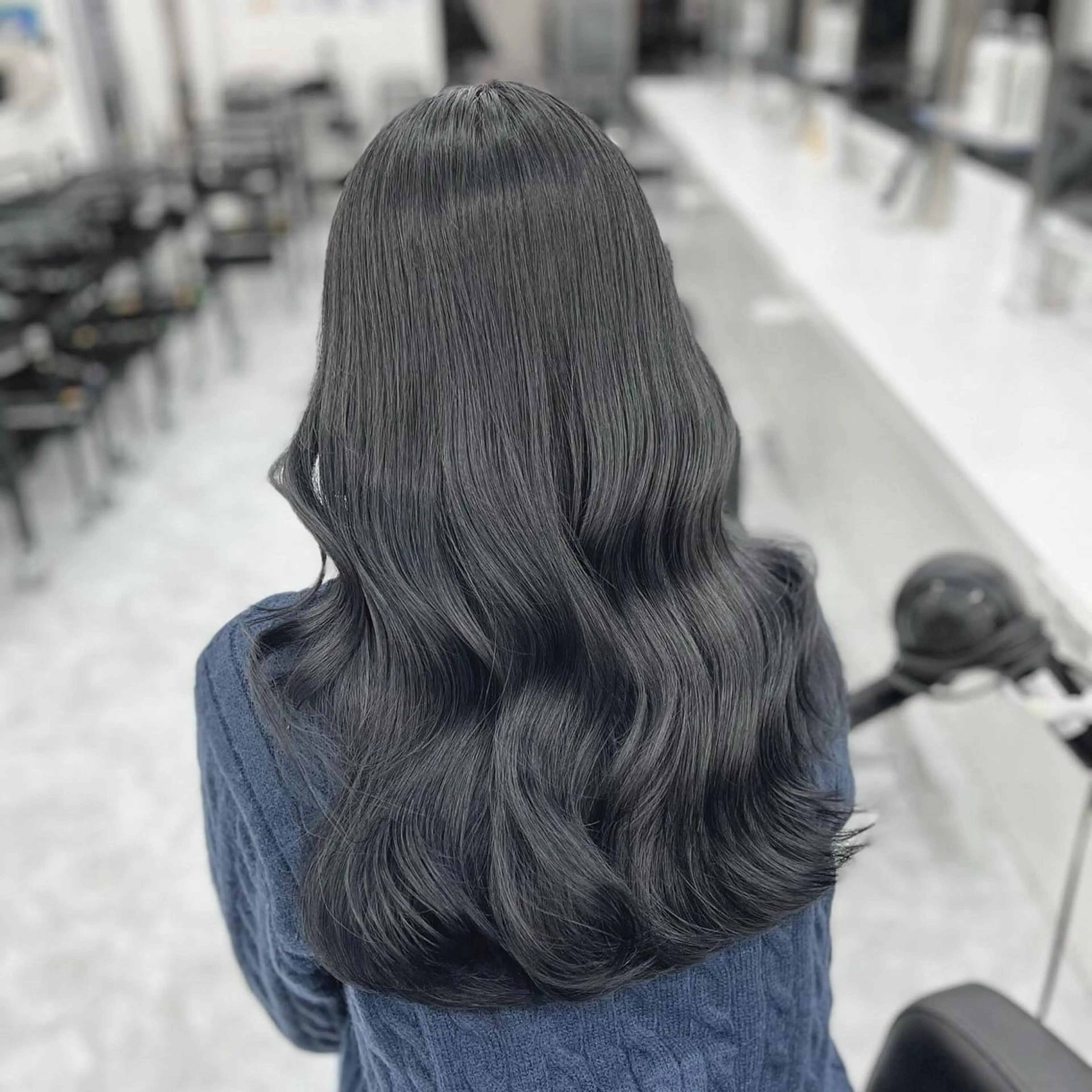 ロング カラー パーマ ヘアアレンジ メンズ キッズ メンズ韓国風 黒髪 ブルーカラー ブルーブラック ブラウンカラー 髪質改善Ⅰ透明感 艶カラーⅠたつやのヘアスタイル