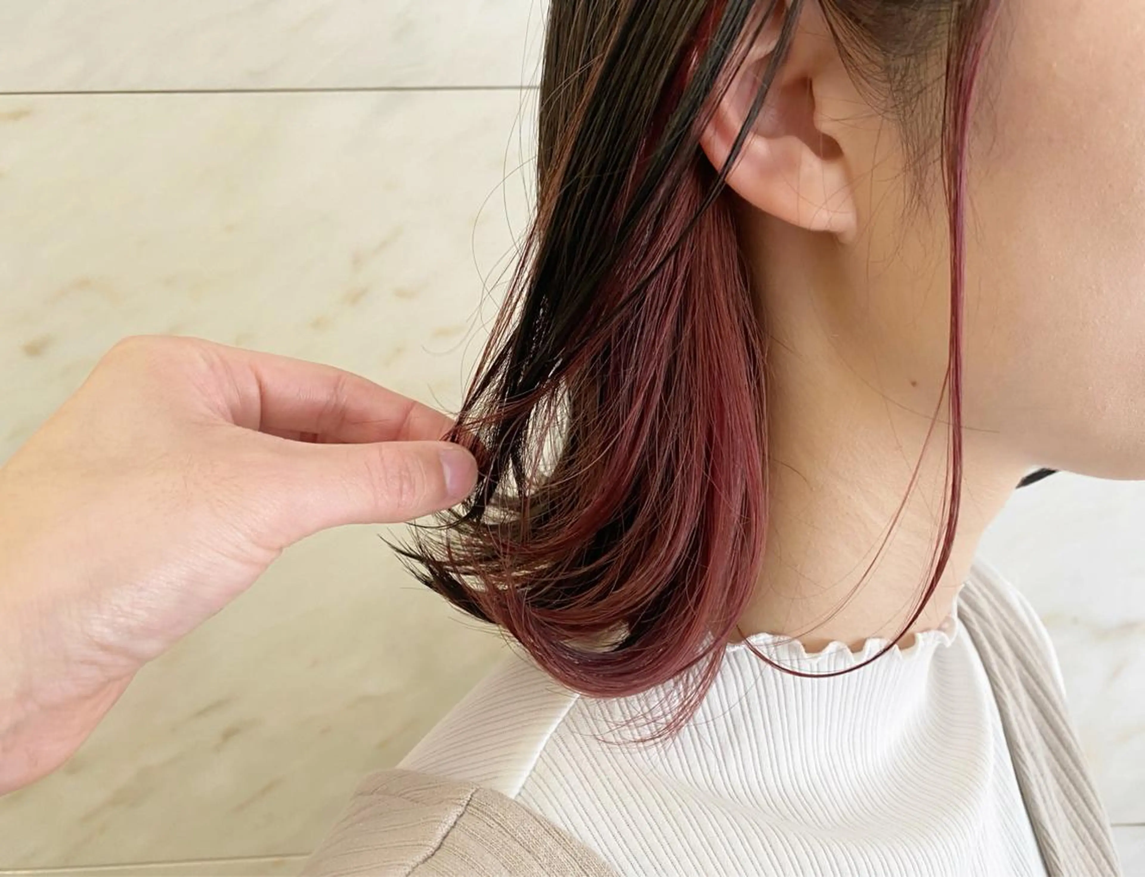 ミディアム ボブ 外ハネヘア インナーカラー🦔 🐾KEISUKEのヘアスタイル