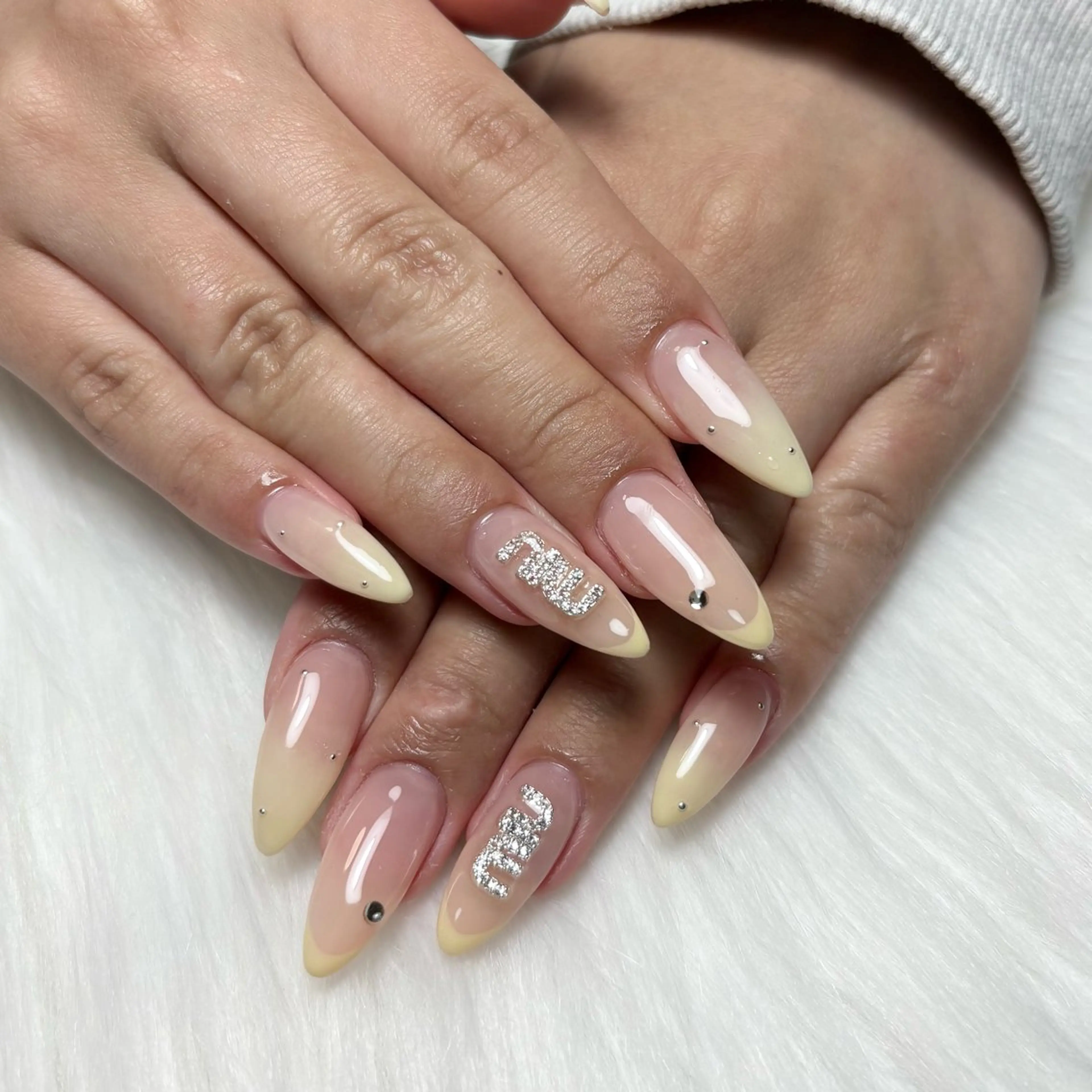 🦋ブランドロングネイルコース🦋10本長さだし♡持ち込みデザイン♡ブランドパーツ無料🦋オフ無料の写真